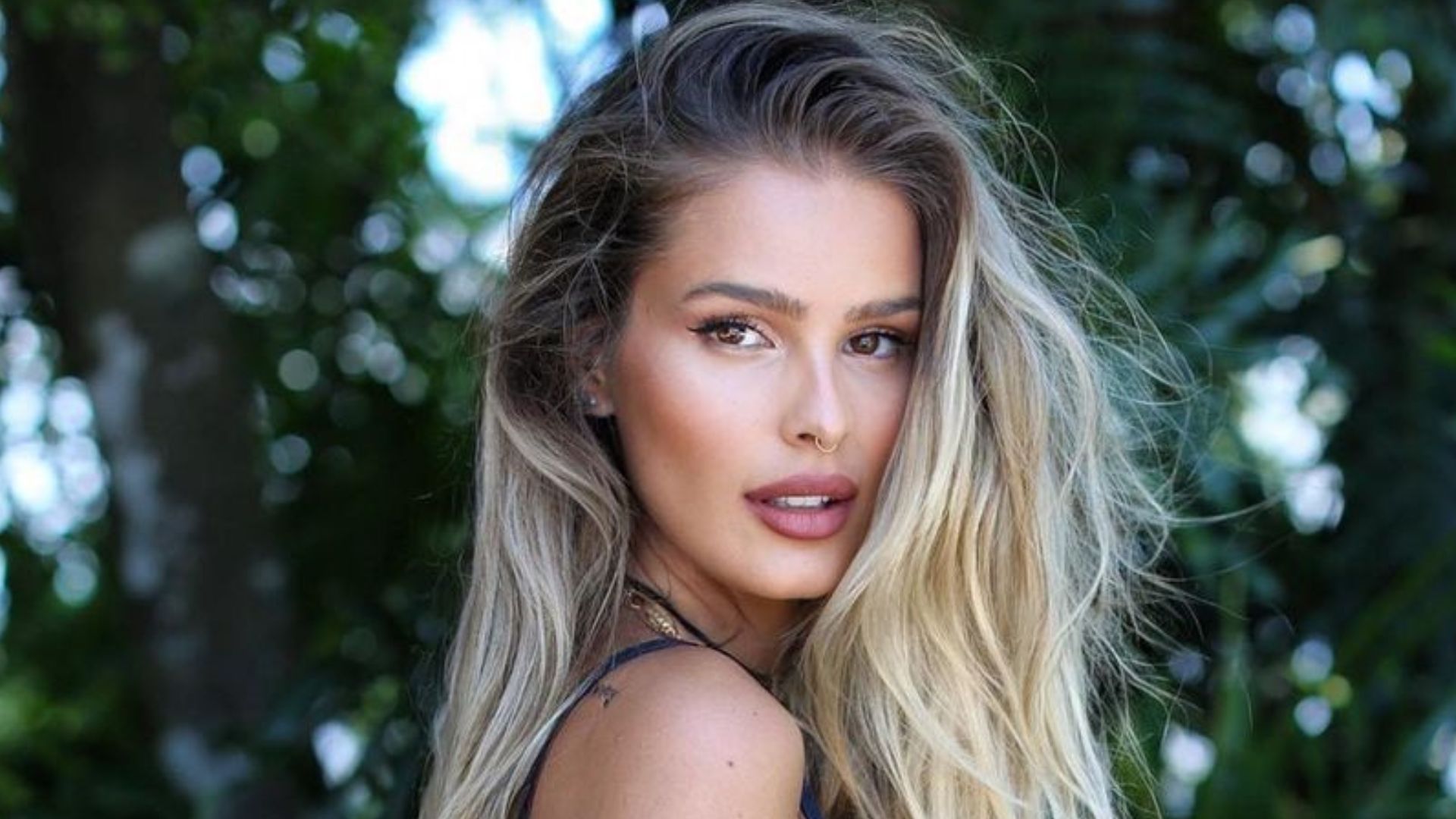 Yasmin Brunet posa com body ousado e expõe detalhe da sua personalidade: “Intensa”