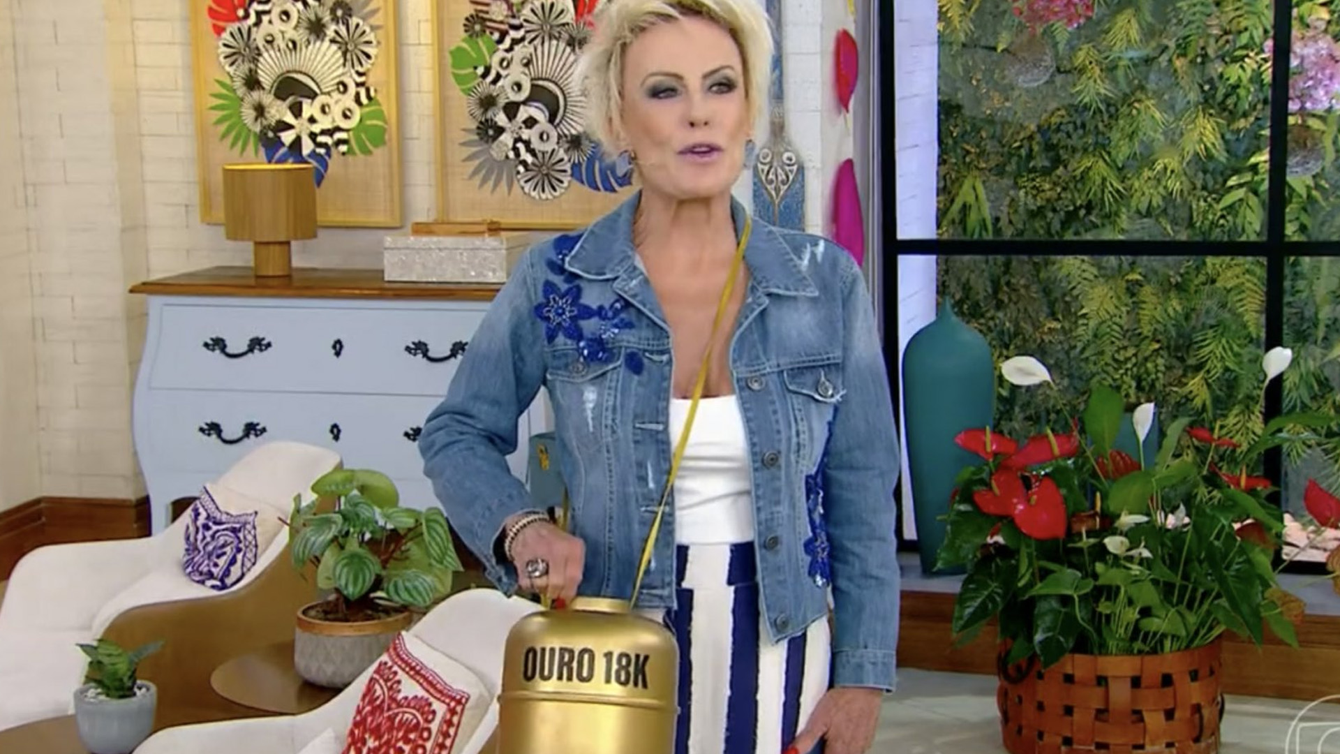 Ana Maria Braga aparece com bolsa de botijão de gás no ‘Mais Você’: “Luxo”