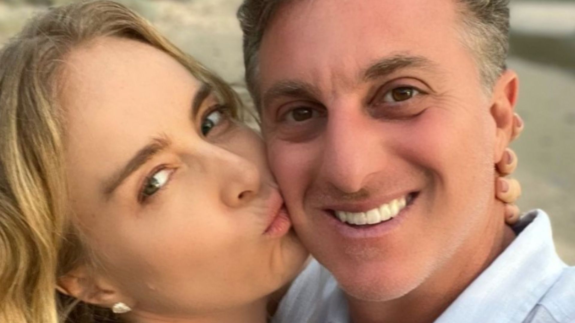Angélica reúne os três filhos com Luciano Huck em foto rara: “Como estão lindos”