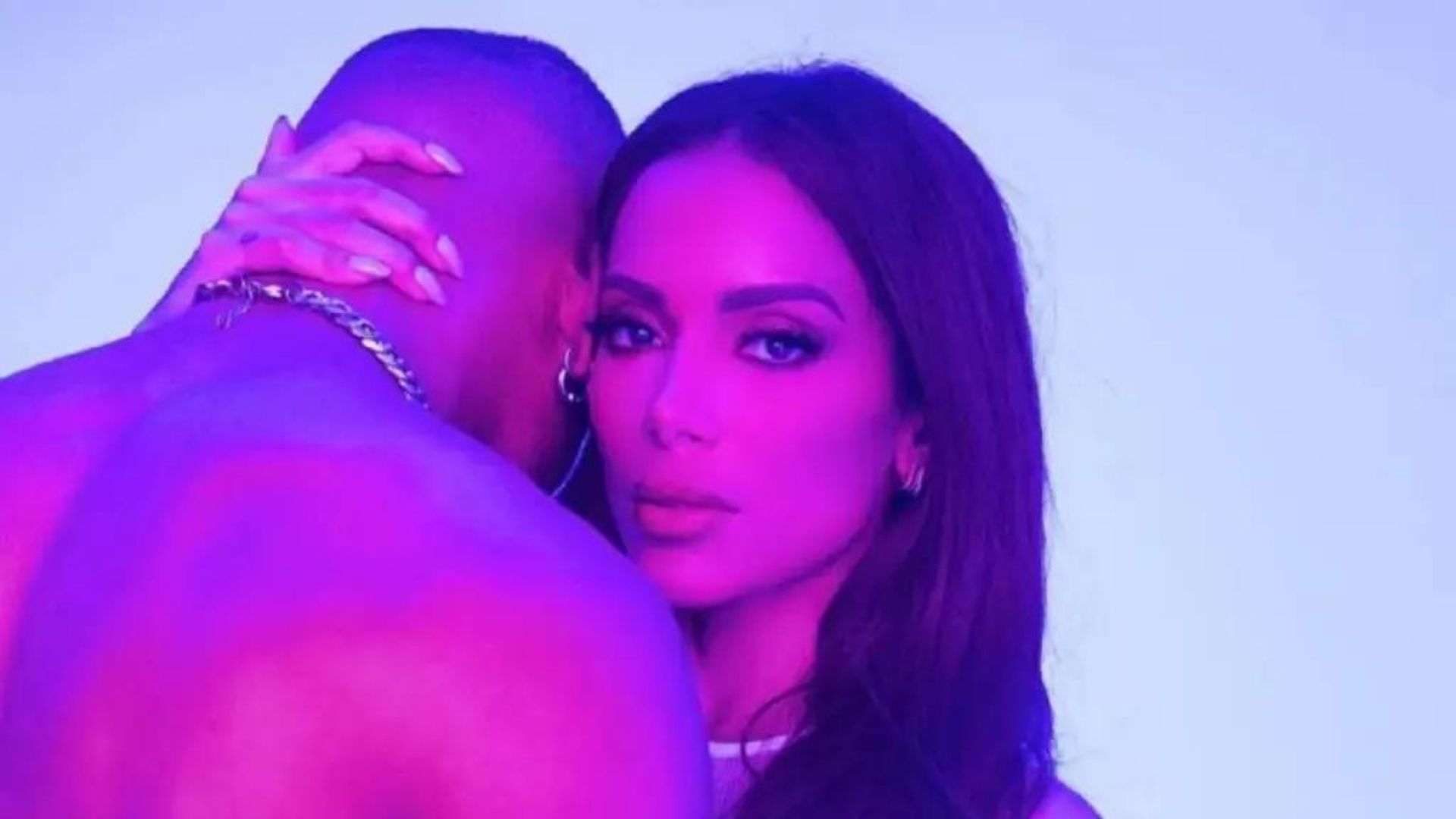 É nosso! Anitta une o Brasil, faz história e tem a música mais tocada no mundo
