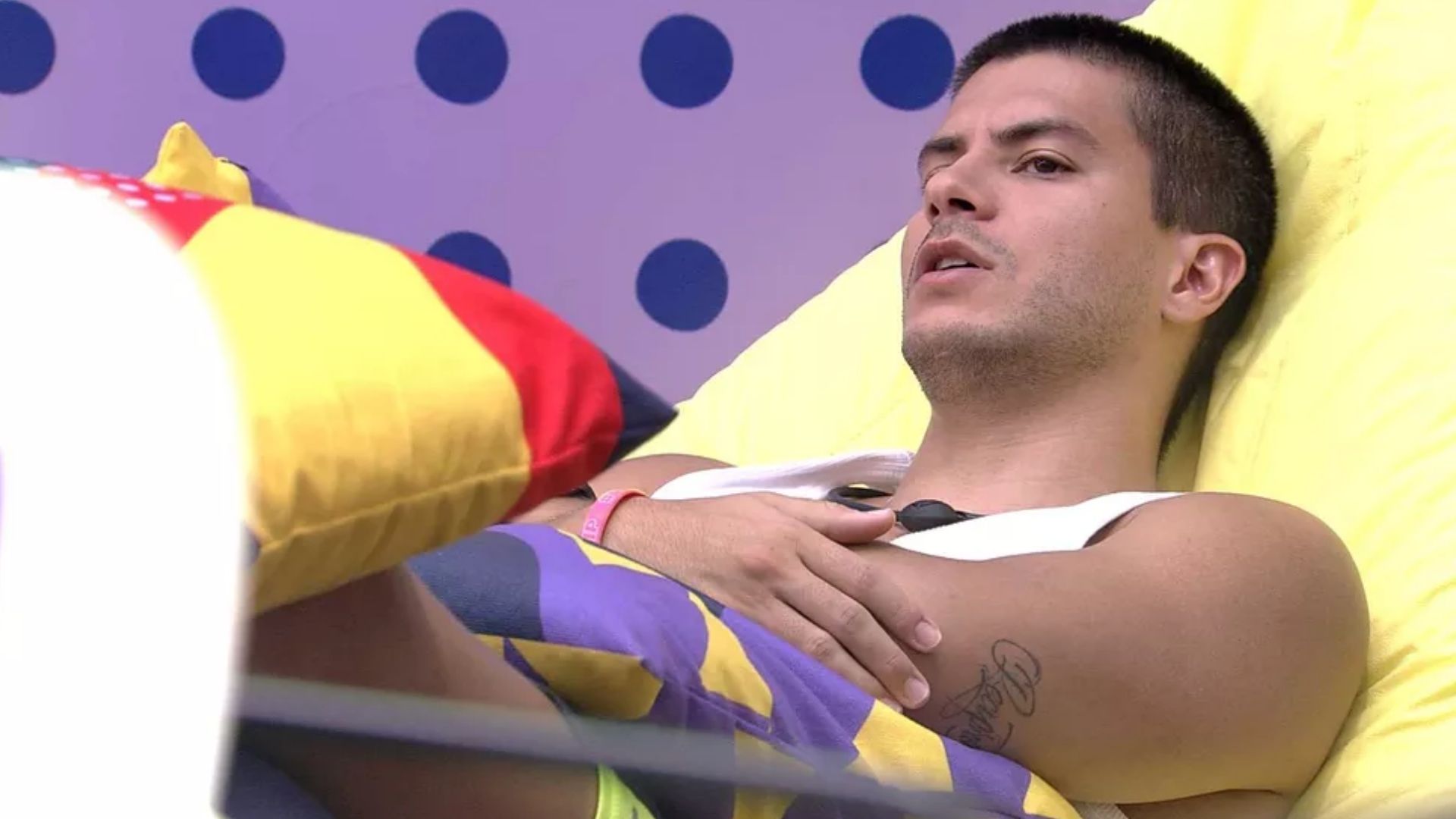 BBB22: Arthur solta o verbo após ver mudança radical em sister: “Ficou sinistra”