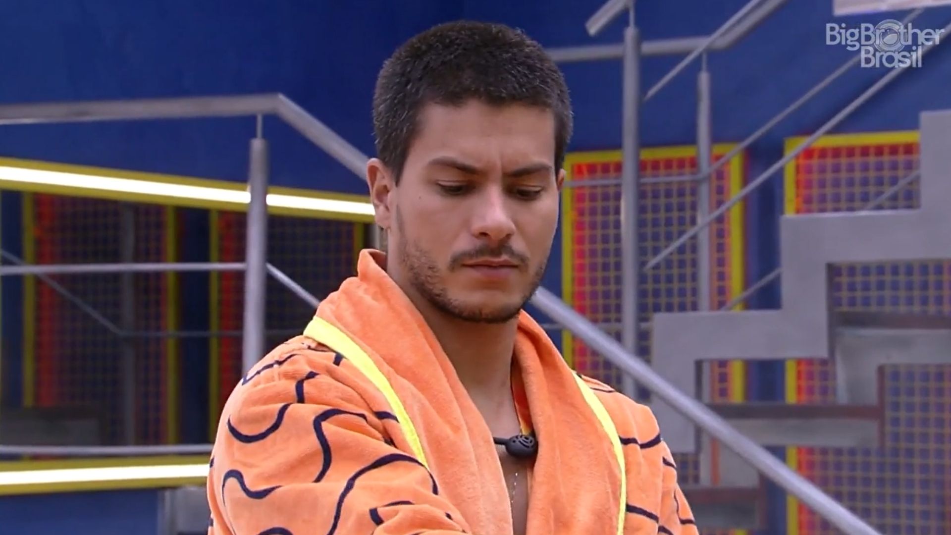 BBB22: Arthur debocha de Laís e menospreza plano da sister: “Não sou idiota”