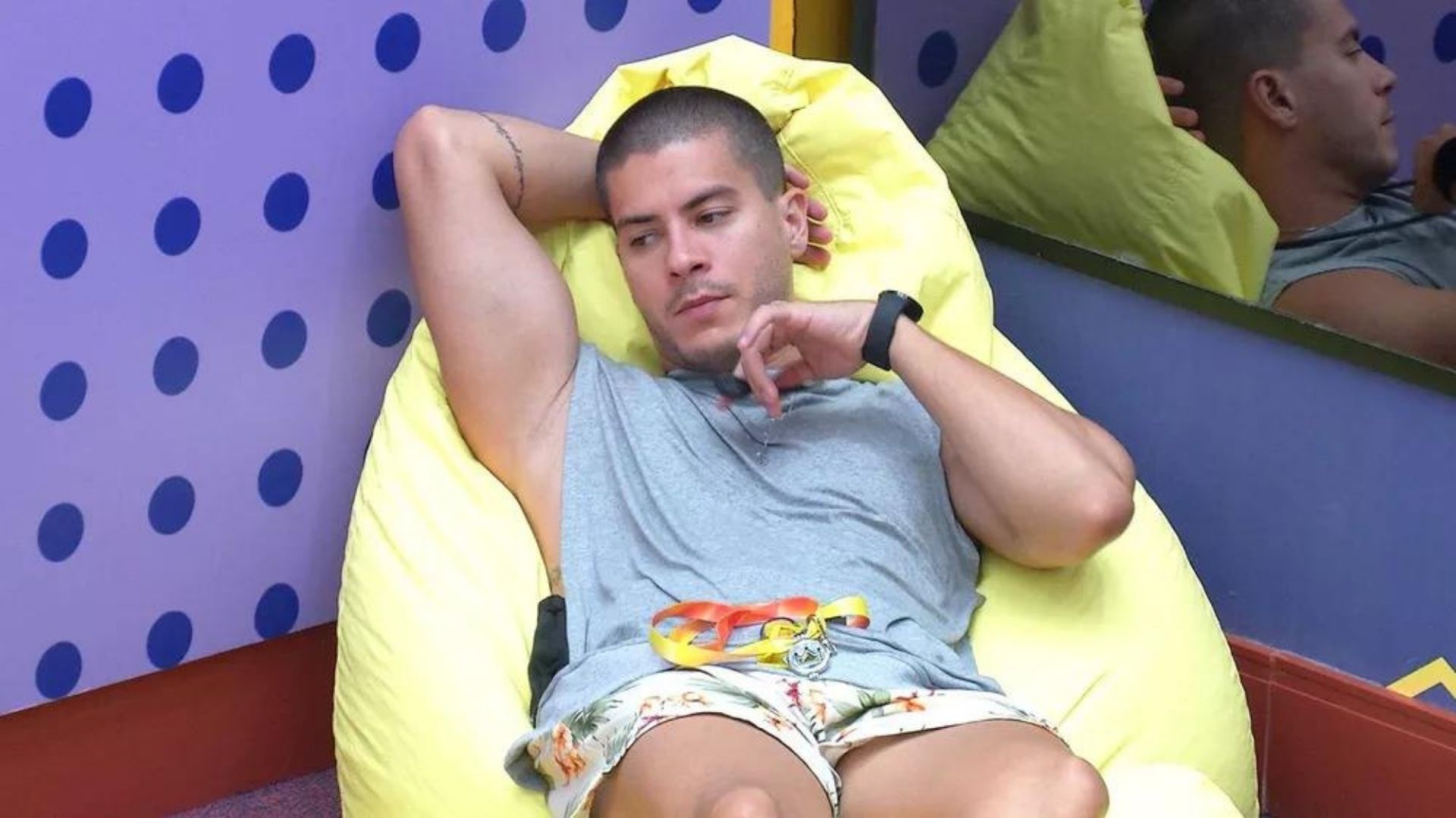 BBB22: Arthur Aguiar debocha da eliminação de Laís: “Sairia com qualquer pessoa”
