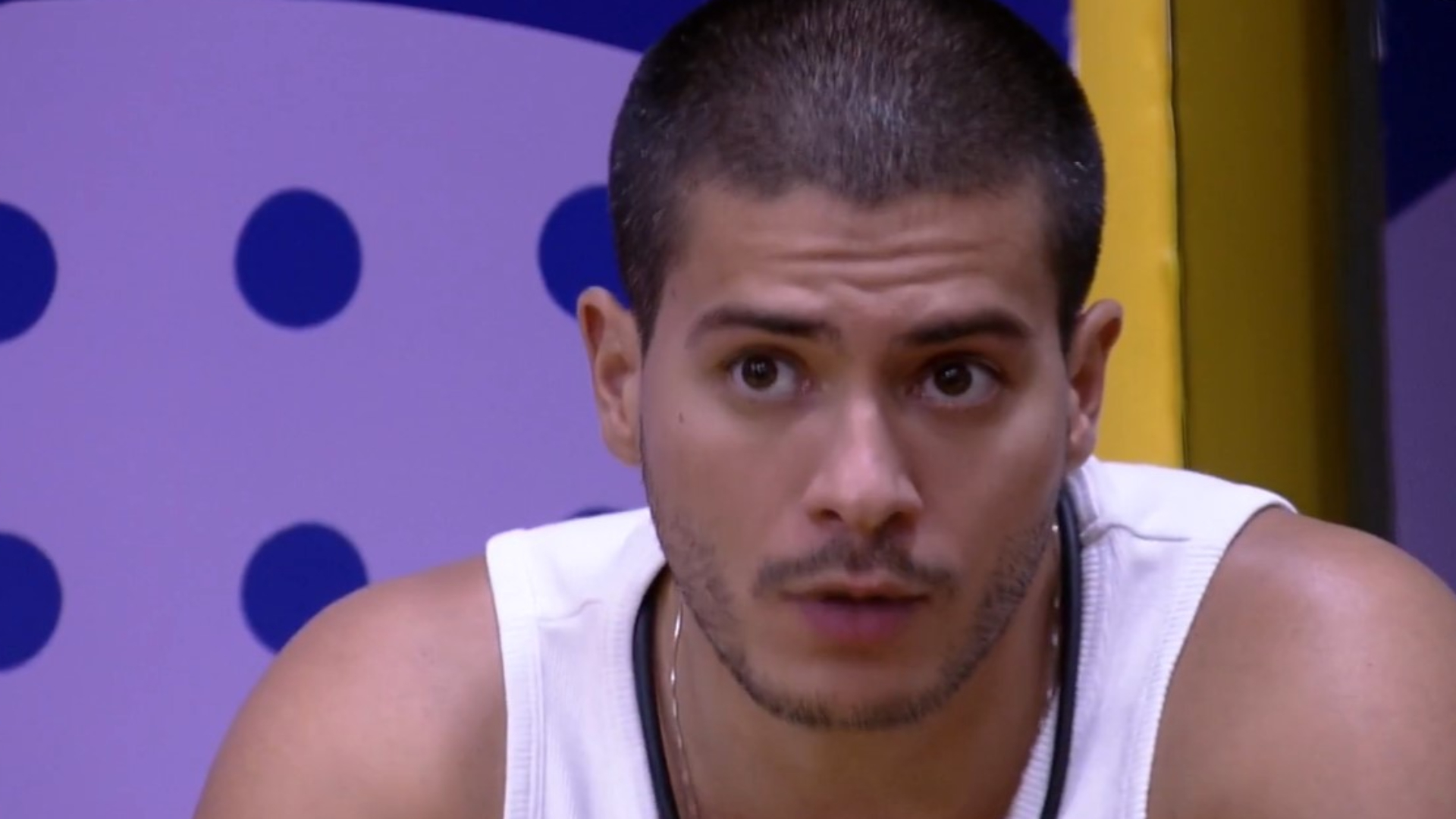 BBB22: Arthur Aguiar dá patada em sister após ouvir discurso: “Me senti traído”