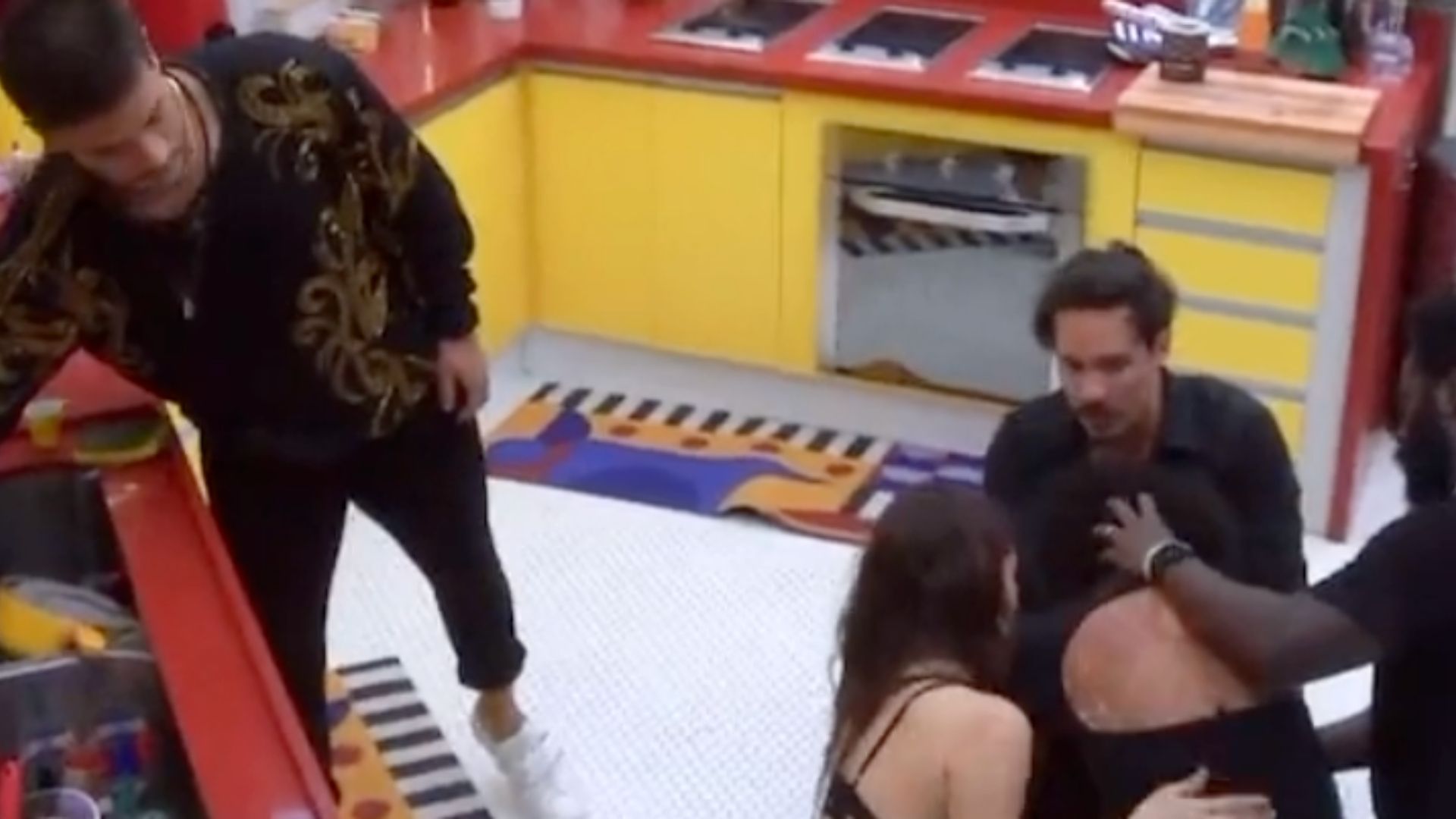 BBB22: Fez o certo? Atitude de Arthur Aguiar após surto de Natália divide opiniões