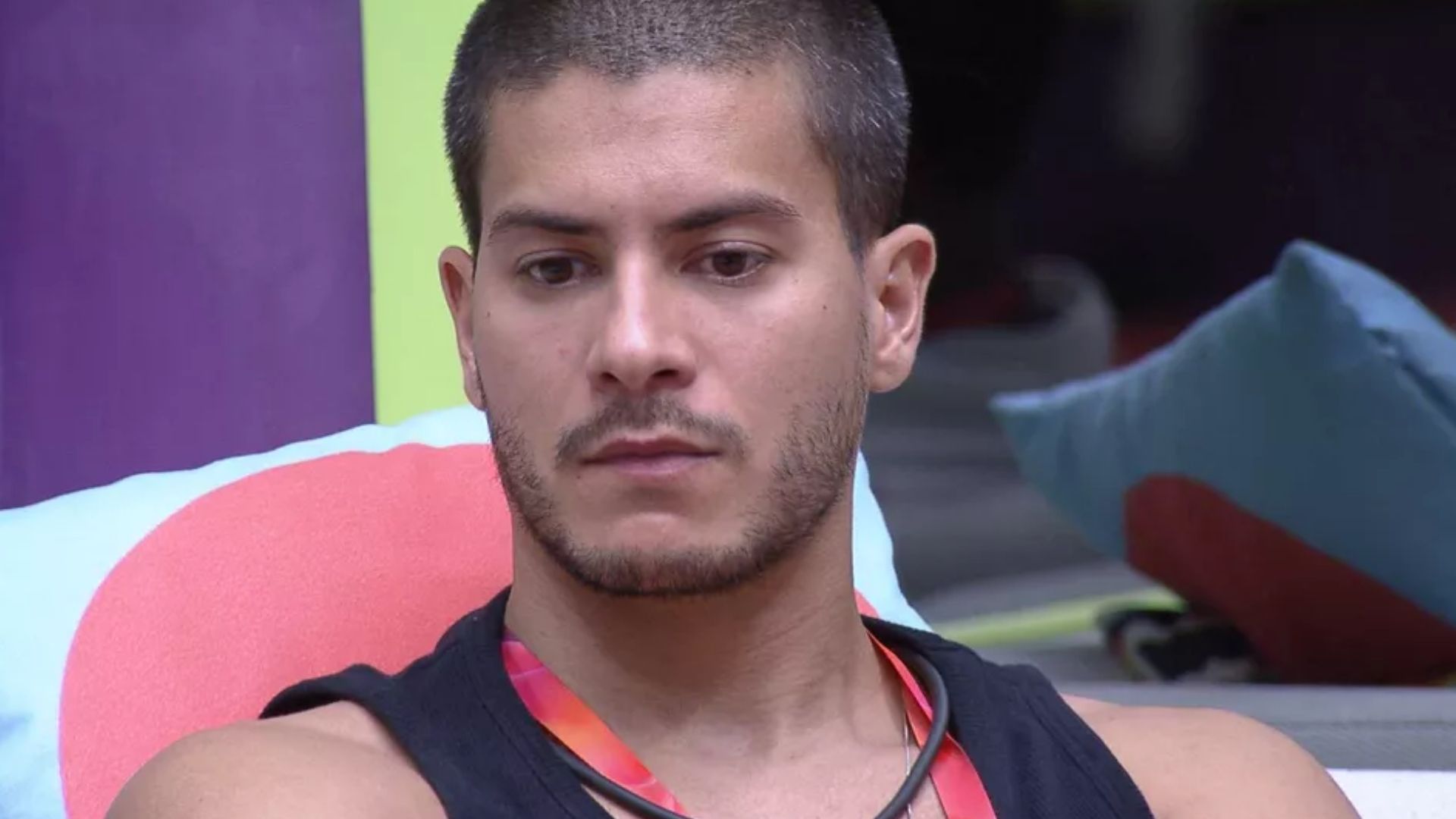 BBB22: Arthur calcula votos e desabafa sobre novo paredão: “A chance é grande”