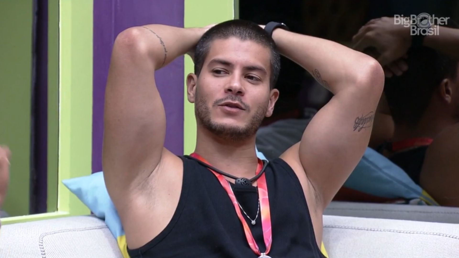 BBB22: Arthur bate papo honesto sobre vida financeira: “Não tenho R$ 1,5 milhão”