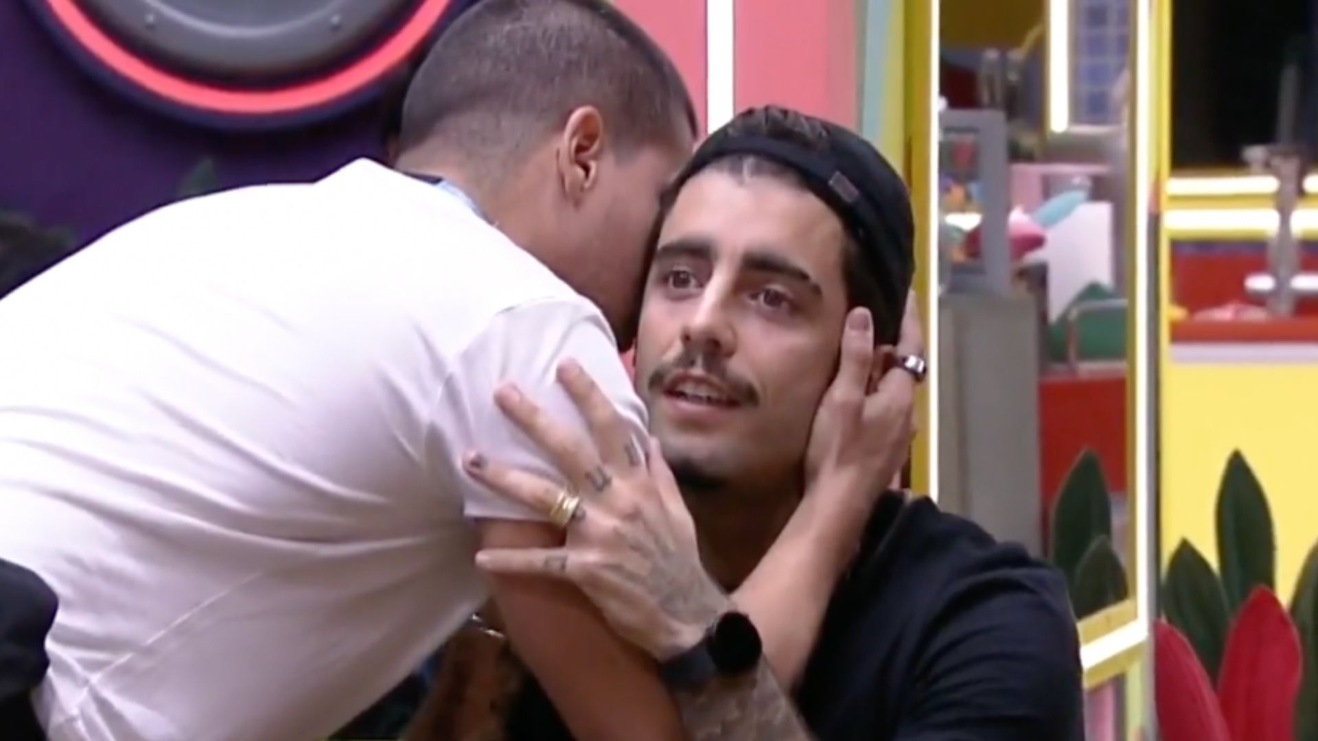 BBB22: Scooby pede e Arthur Aguiar sopra discurso para o público: “Fala no meu ouvido”