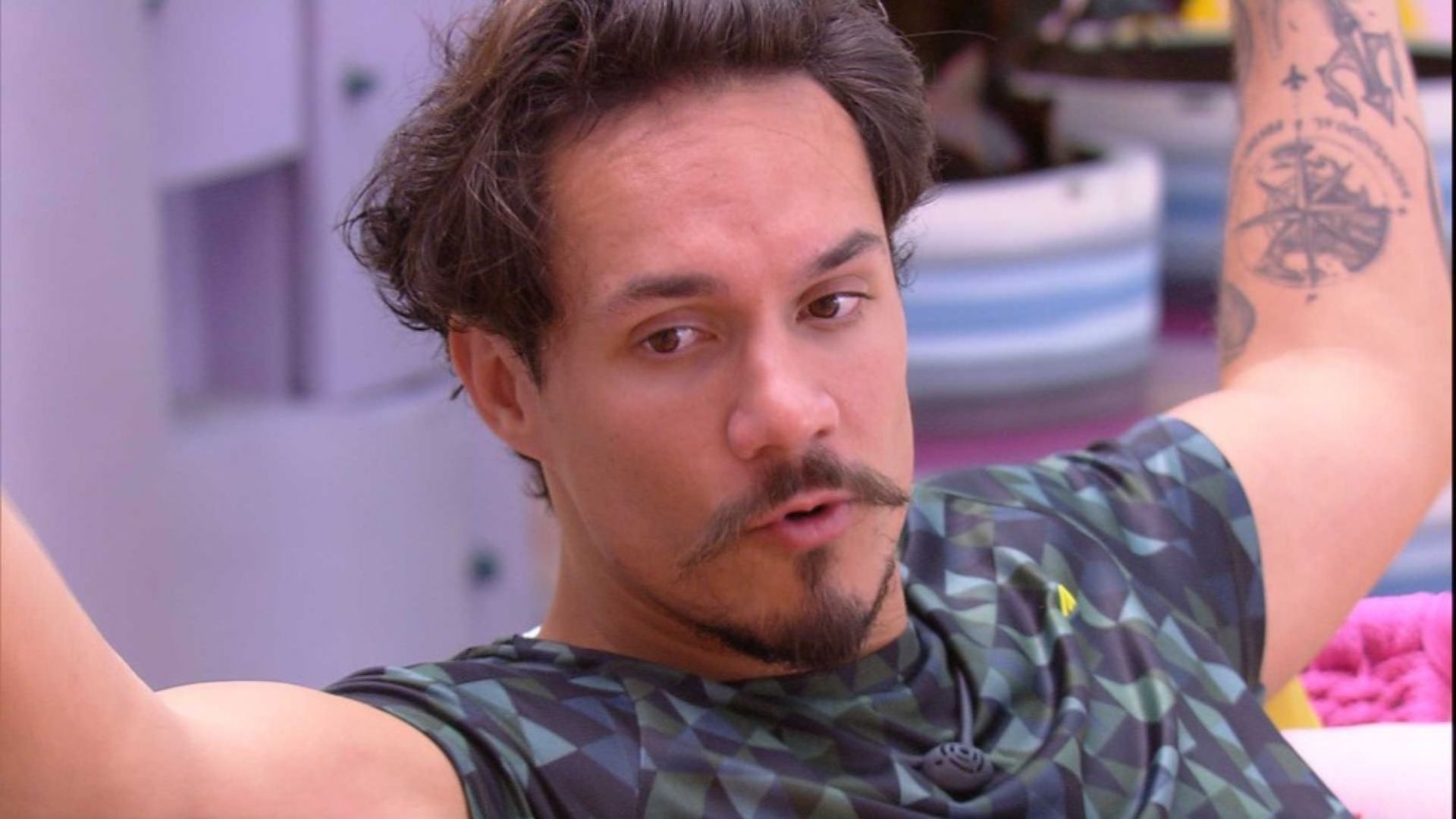 BBB22: Abatido, Eliezer diz que destruiu participação de brother no programa: “Atrapalhei”
