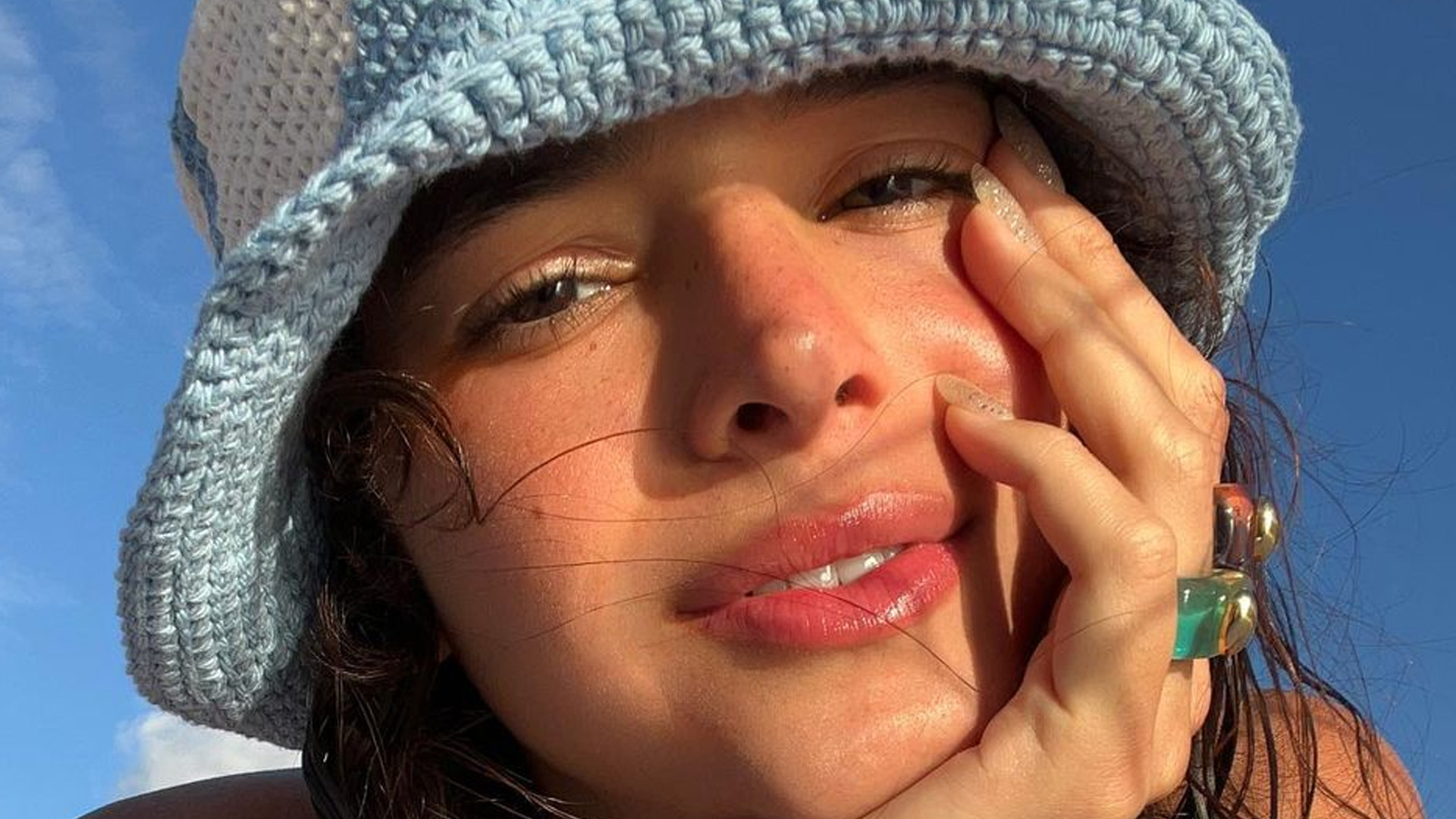 Bruna Marquezine abre álbum de viagem e exibe corpão de biquíni: “Parabéns”