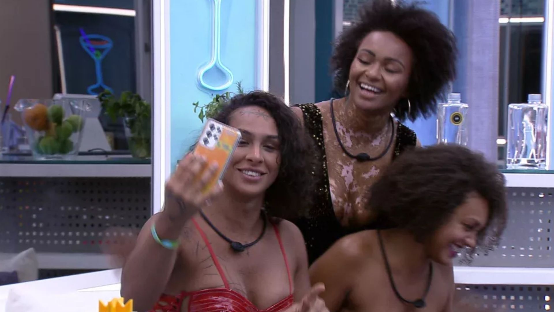 BBB22: Lina comemora líder e fortalece aliança com comadres: “Pódio com nós três”