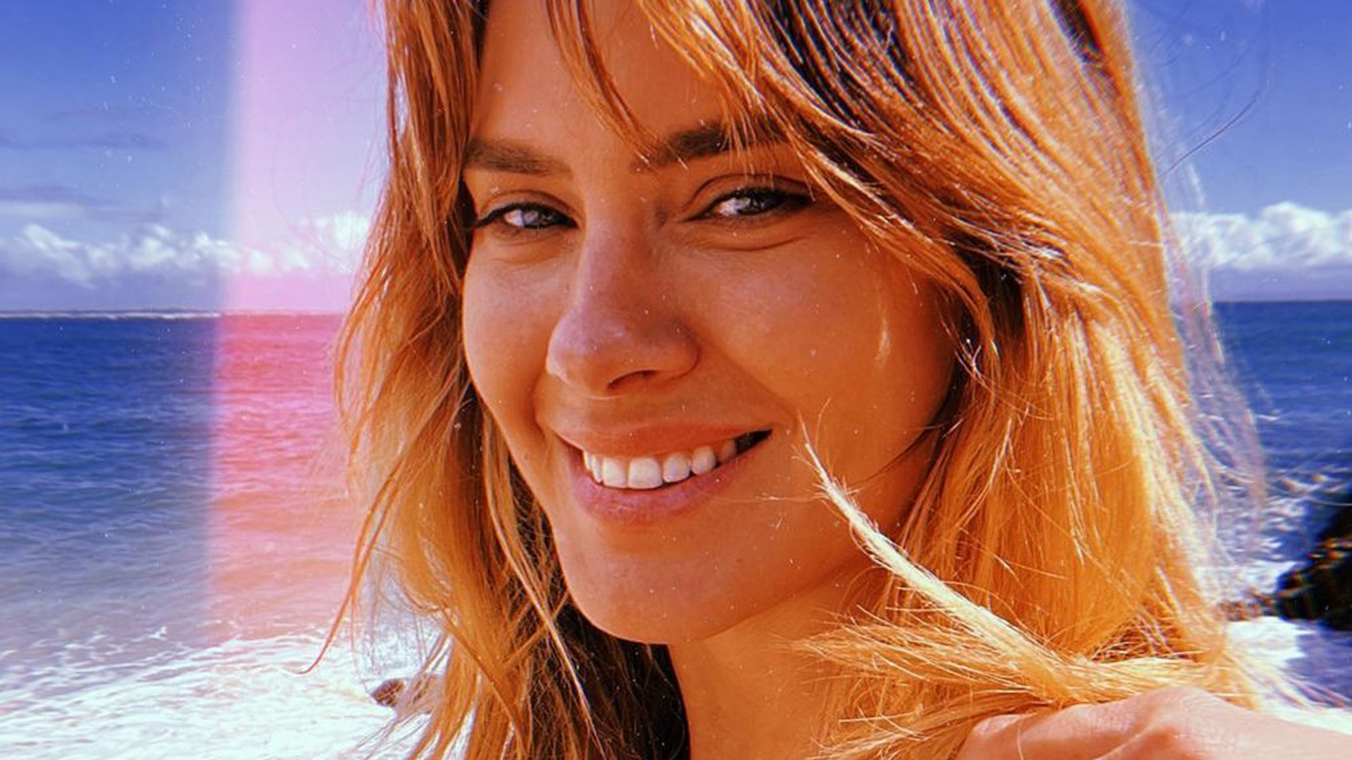 Aos 43 anos, Carolina Dieckmann curte praia em família e juventude choca: “Cara de menina”
