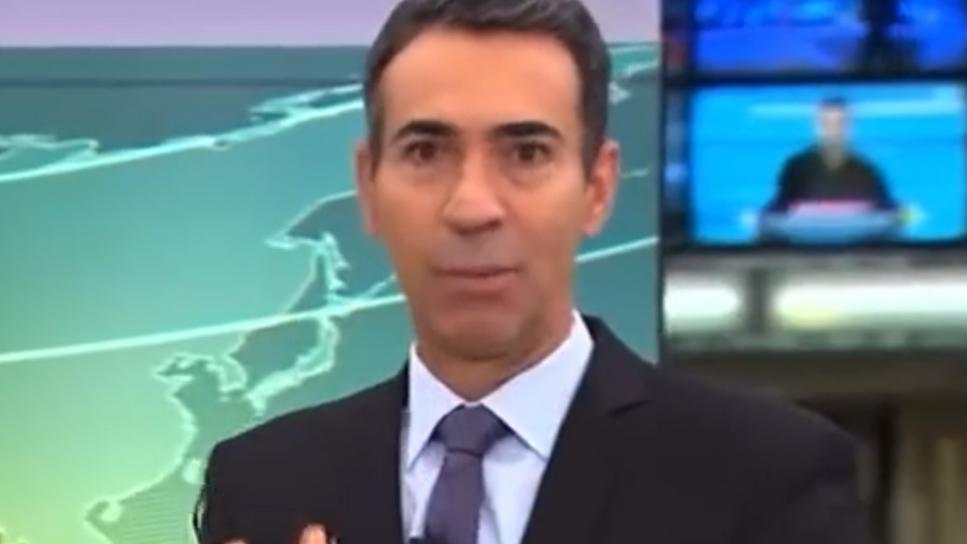 César Tralli fica em saia justa com erro técnico no ‘Jornal Hoje’ ao vivo: “No ar”