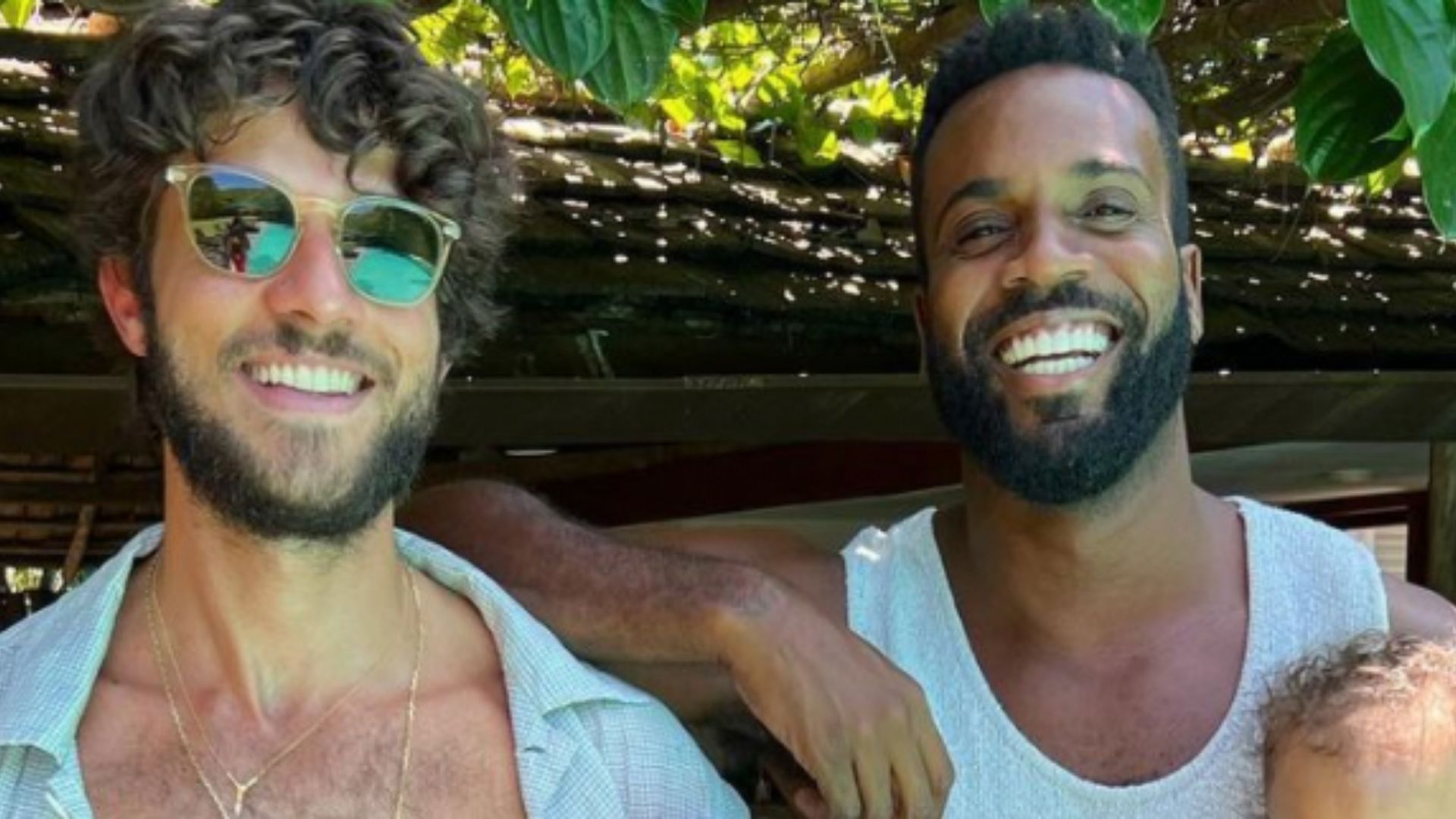 Chay Suede e Rafael Zulu surgem com os filhos recém-nascidos: “Coisa mais linda”