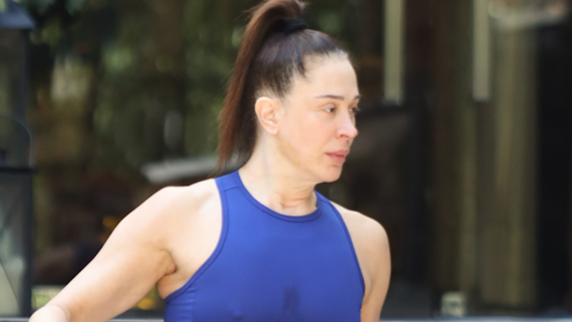 Aos 55 anos, Claudia Raia mostra corpo impecável com roupa coladinha pós-academia