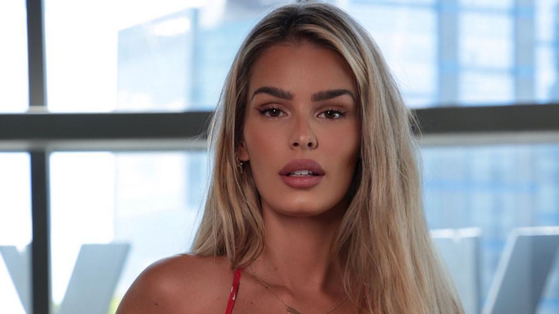 De biquíni cavado, Yasmin Brunet exibe corpo sequinho e cintura PP: “Sereia”
