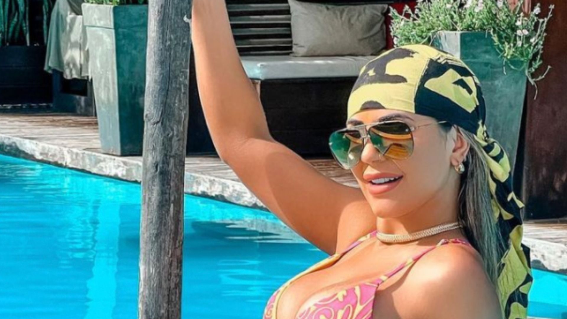 Toda natural, Deolane Bezerra posa de biquíni e choca fãs: “Chora nesse corpo”