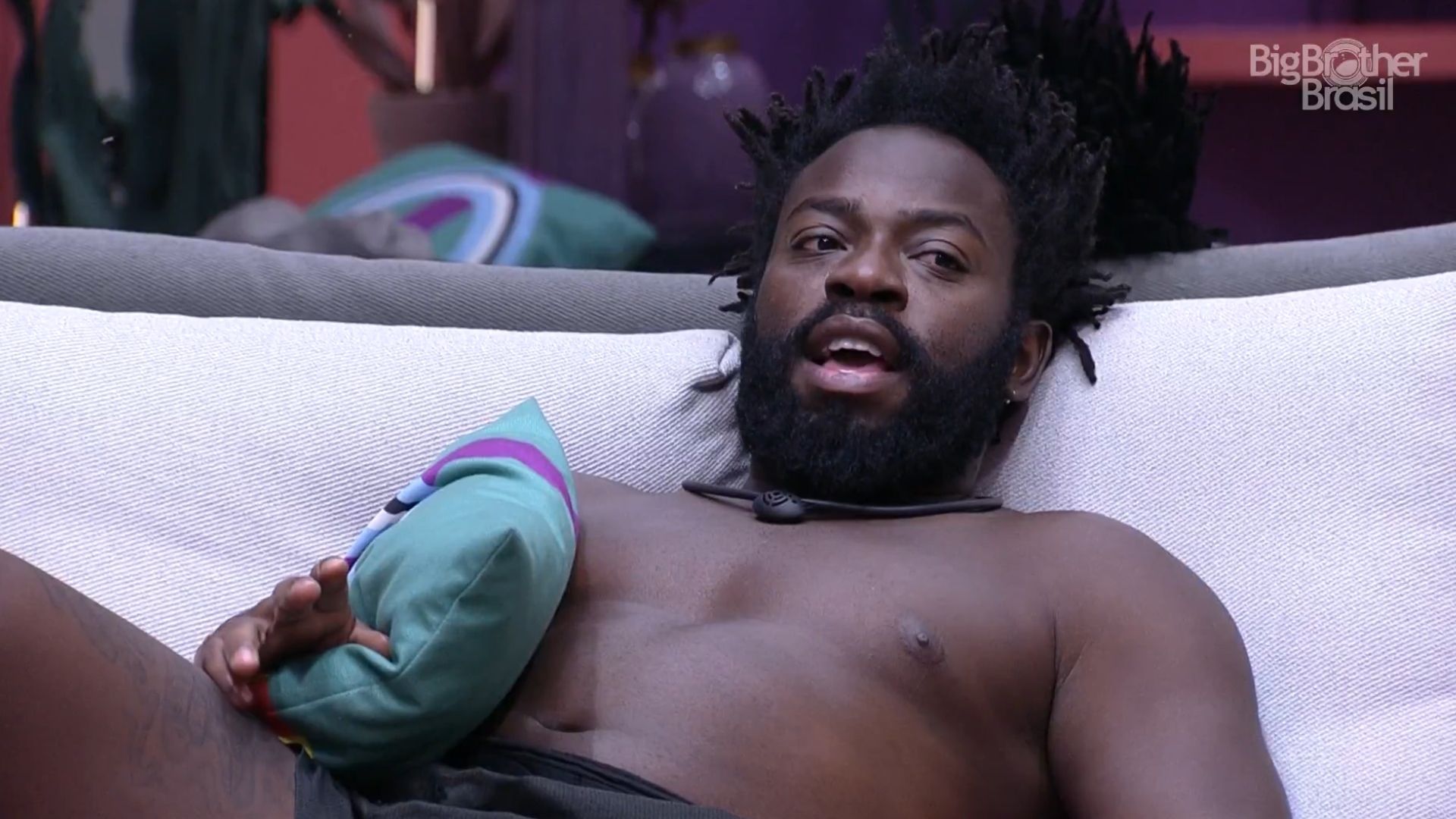 BBB22: Douglas faz aposta e erra famosa por trás de Dummy: “Eu acho que era”