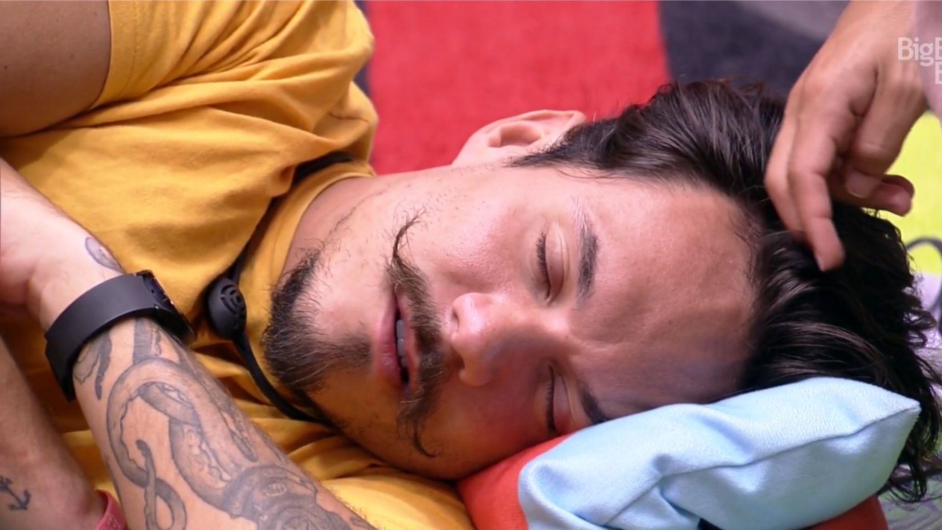 BBB22: Eliezer chora por medo de ser visto como interesseiro: “Isso é errado?”