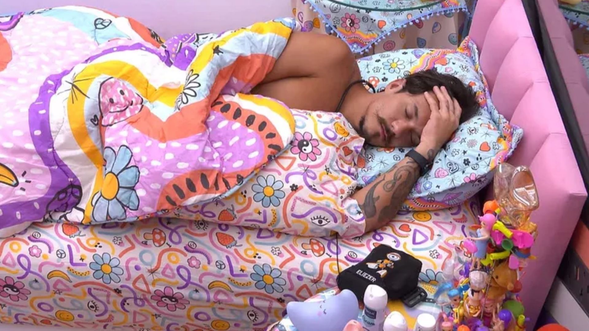 BBB22: Eliezer se irrita com gritos e deixa recado: “Tô ficando sem paciência”