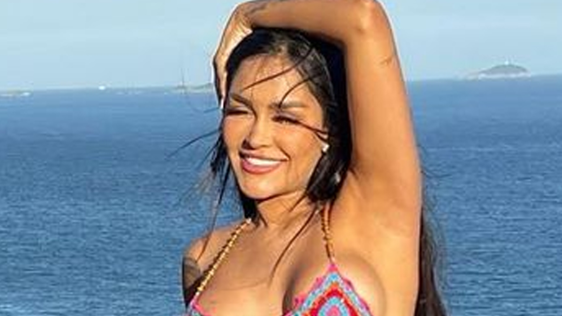 Ex-BBB Flay mostra corpo escultural com biquíni minúsculo: “Deusa”