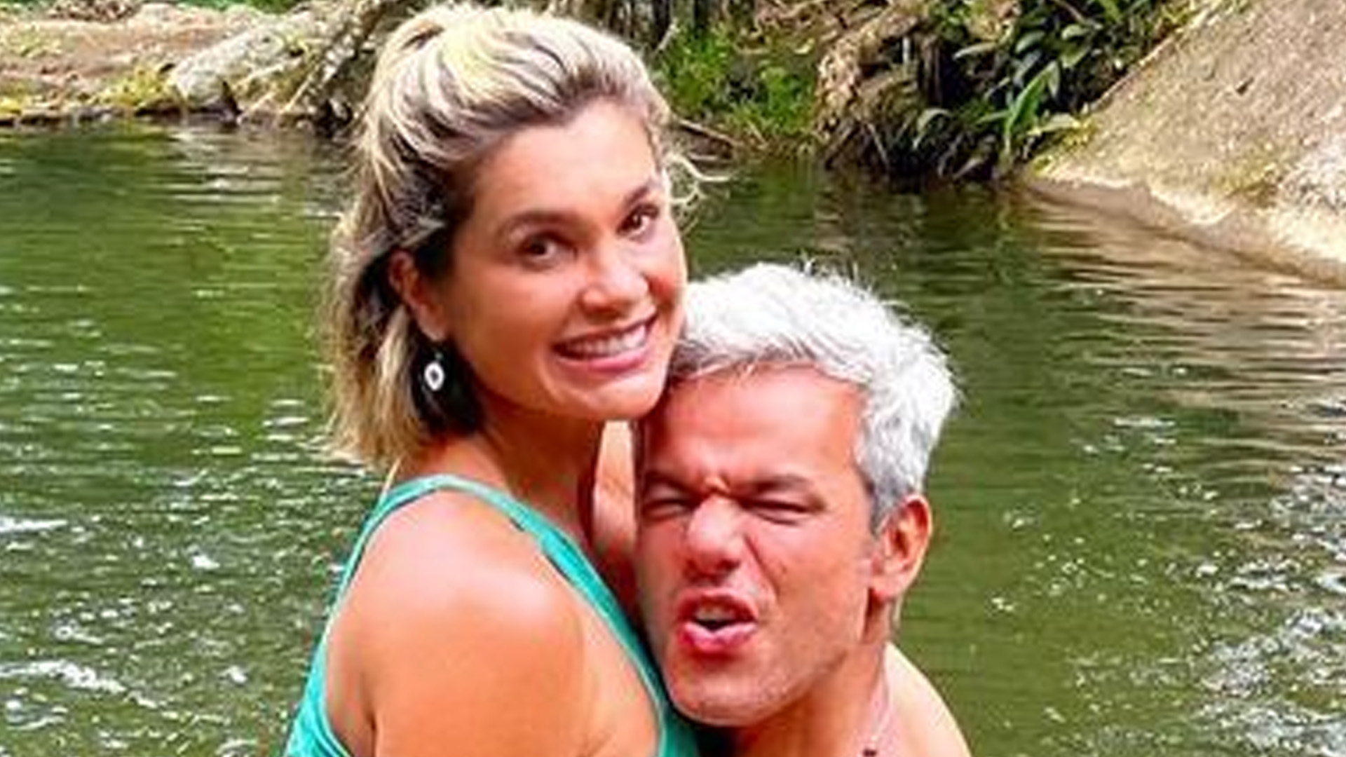 Flávia Alessandra e Otaviano Costa se agarram em lagoa: “Carnavou”