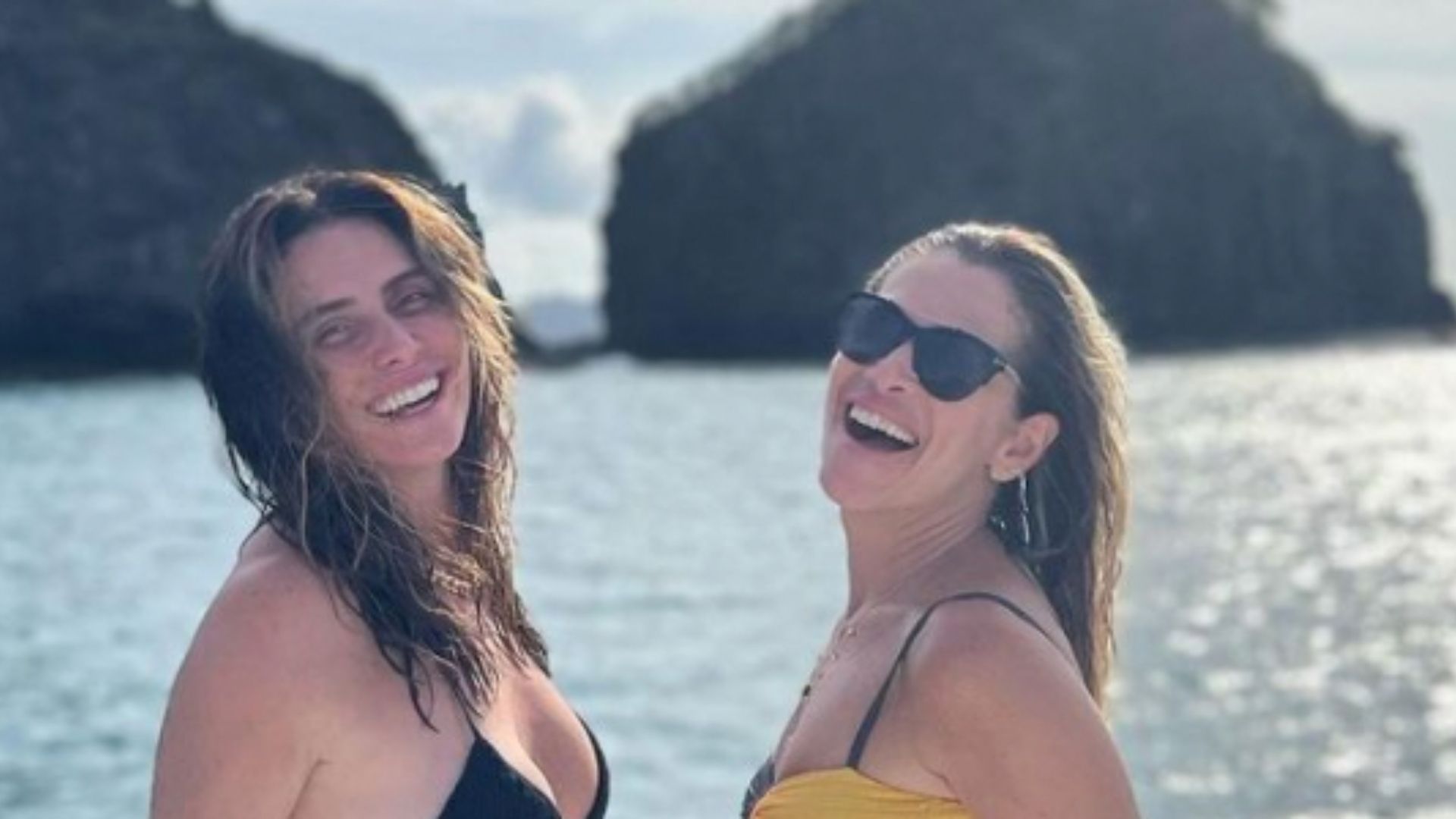 Ingrid Guimarães e Giovanna Antonelli posam de biquíni e chocam fãs: “Espetaculares”
