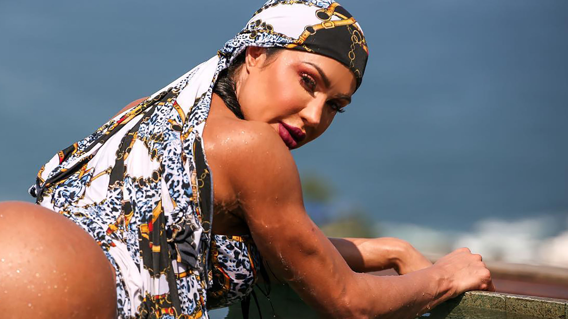 Gracyanne Barbosa faz biquíni sumir em bumbum gigante e choca web: “Desaforo”