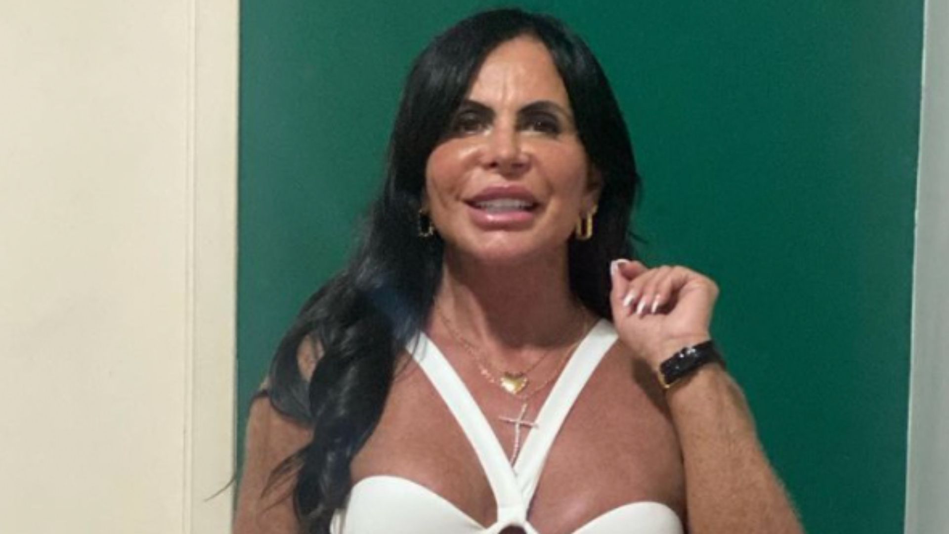 Aos 62 anos, Gretchen dispensa roupa íntima e posa com look sexy: “Musa”