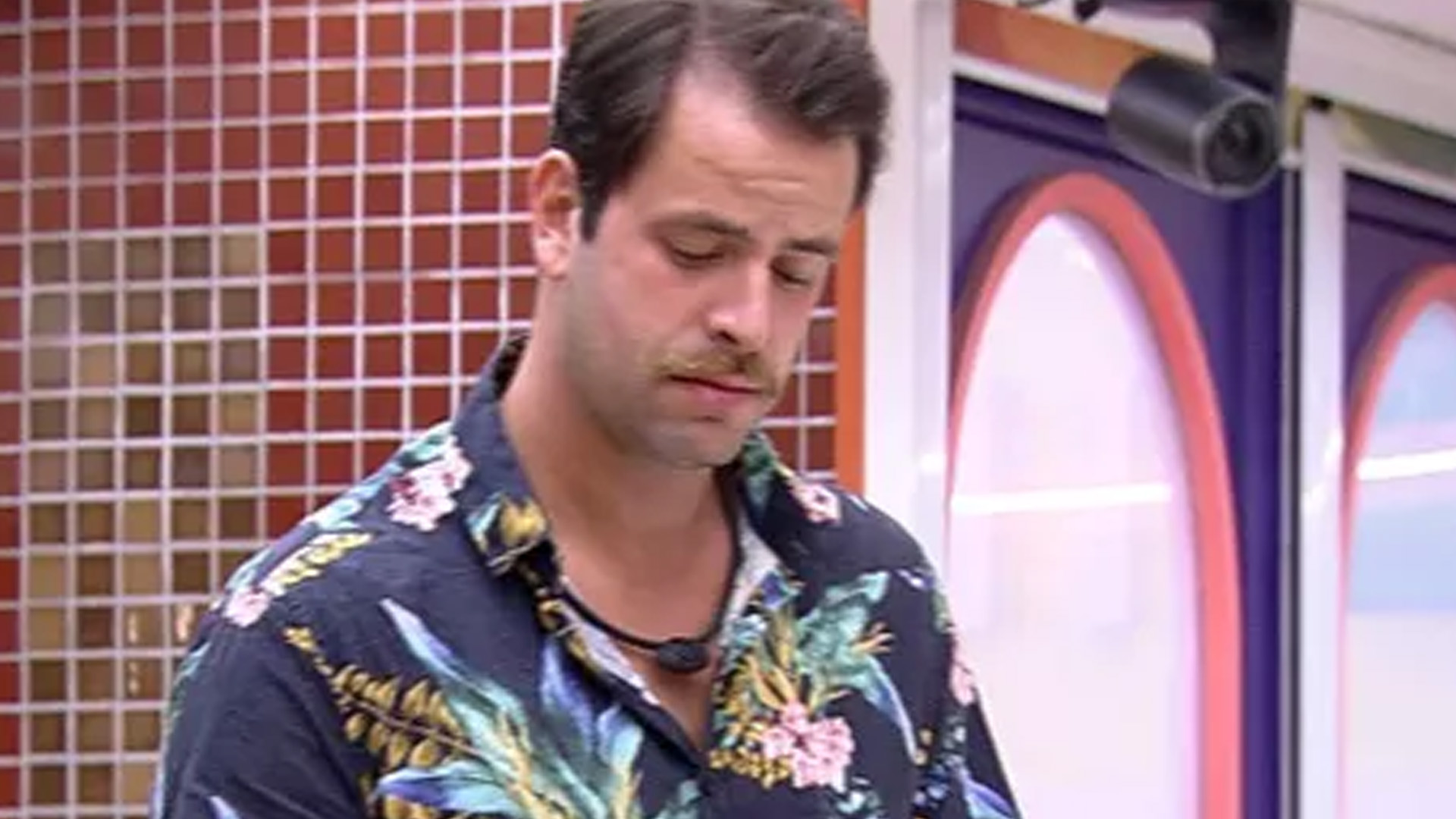 BBB22: Gustavo toma decisão drástica e anuncia: ‘Nunca mais vou encostar”