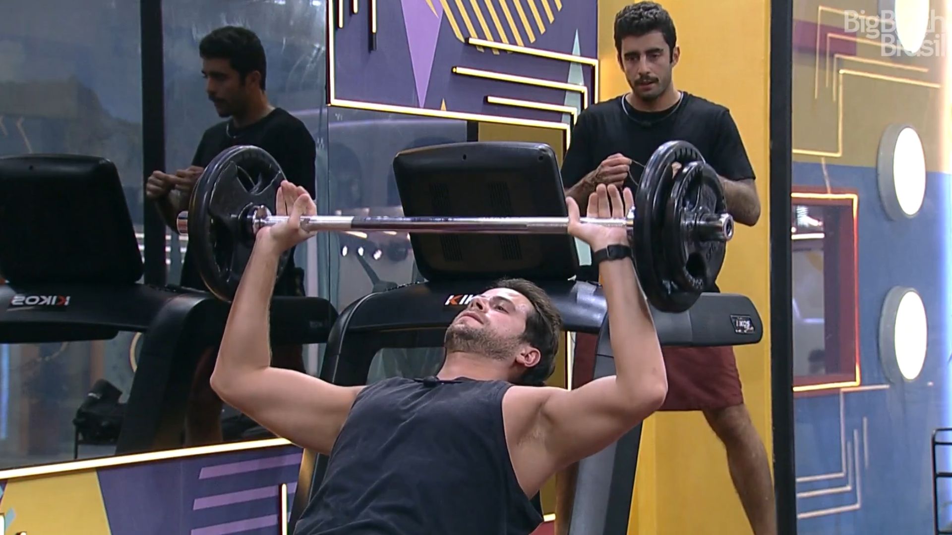 BBB22: Gustavo manda recado quente para Laís e é zoado por brothers: “Durinhos”