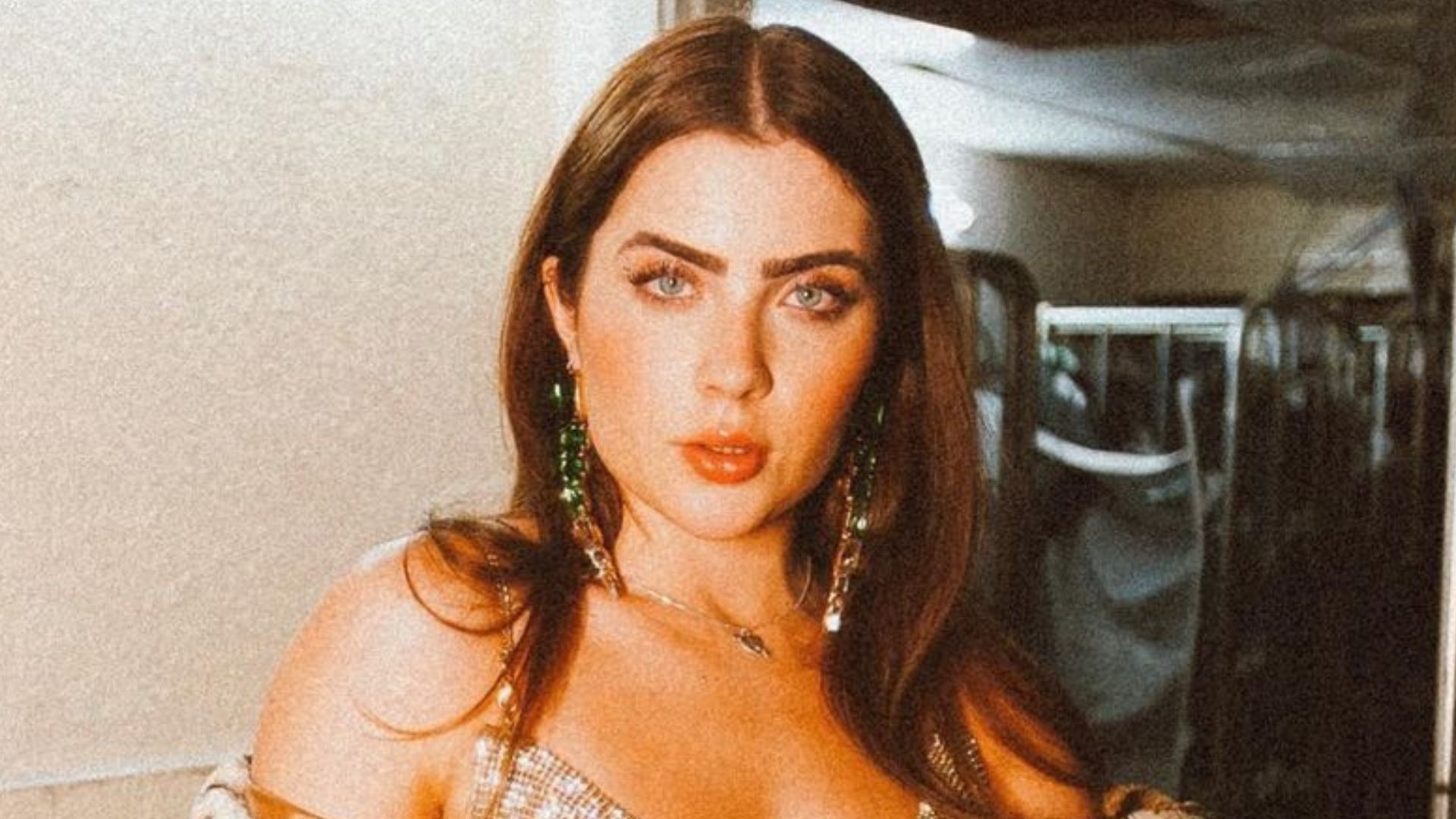Ex-BBB Jade Picon abusa no decote e causa com look escandaloso: “Brilhando”