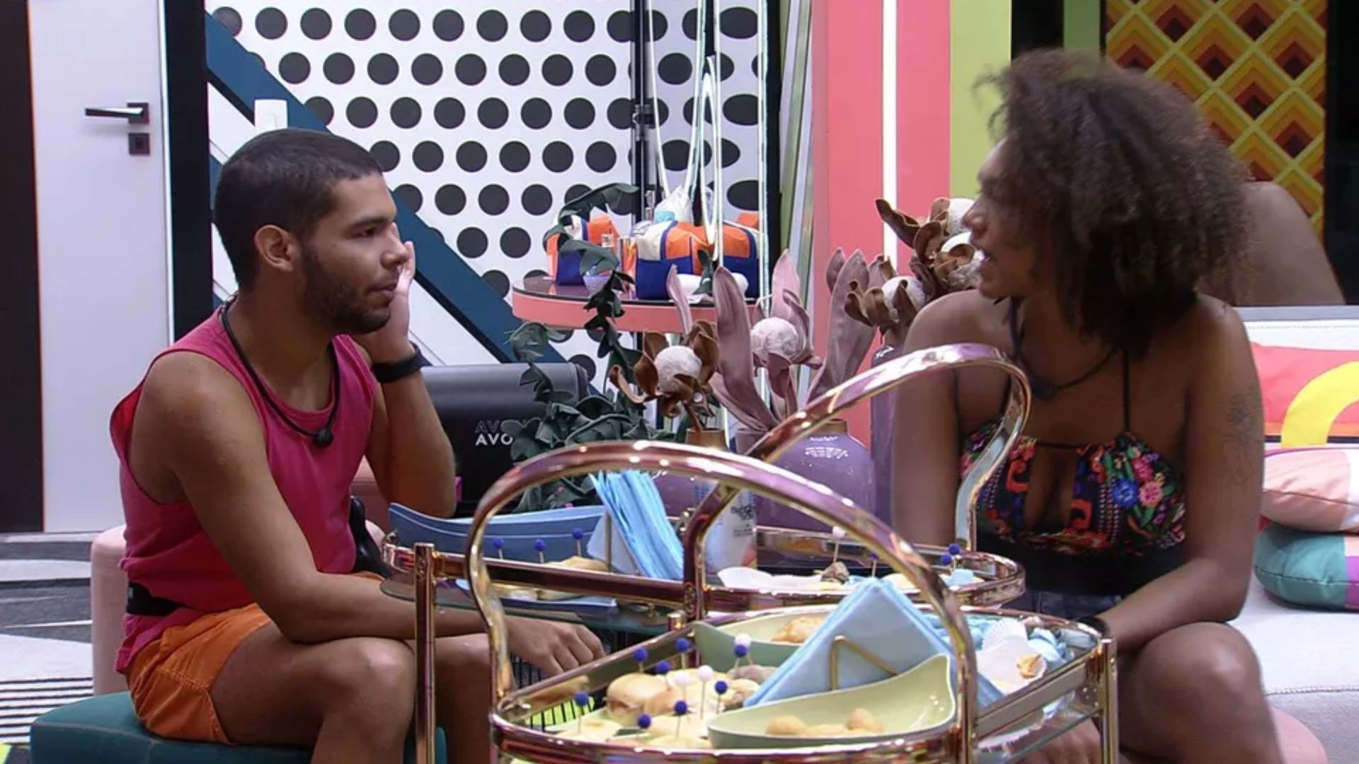 BBB22: Jessilane bate de frente e alfineta Vyni: “Cobra fica trocando de pele”