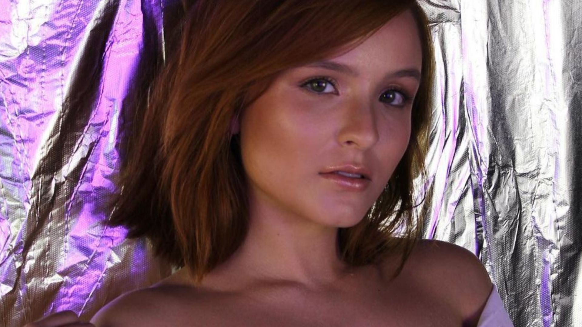 Larissa Manoela ostenta decotão sem sutiã e volume choca: “Como pode?”