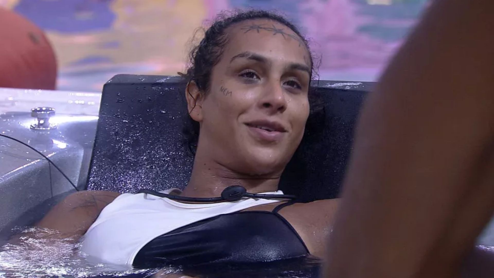 BBB2: Lina implora para ser convidada em dinâmica por PA: “Se você ganhar”