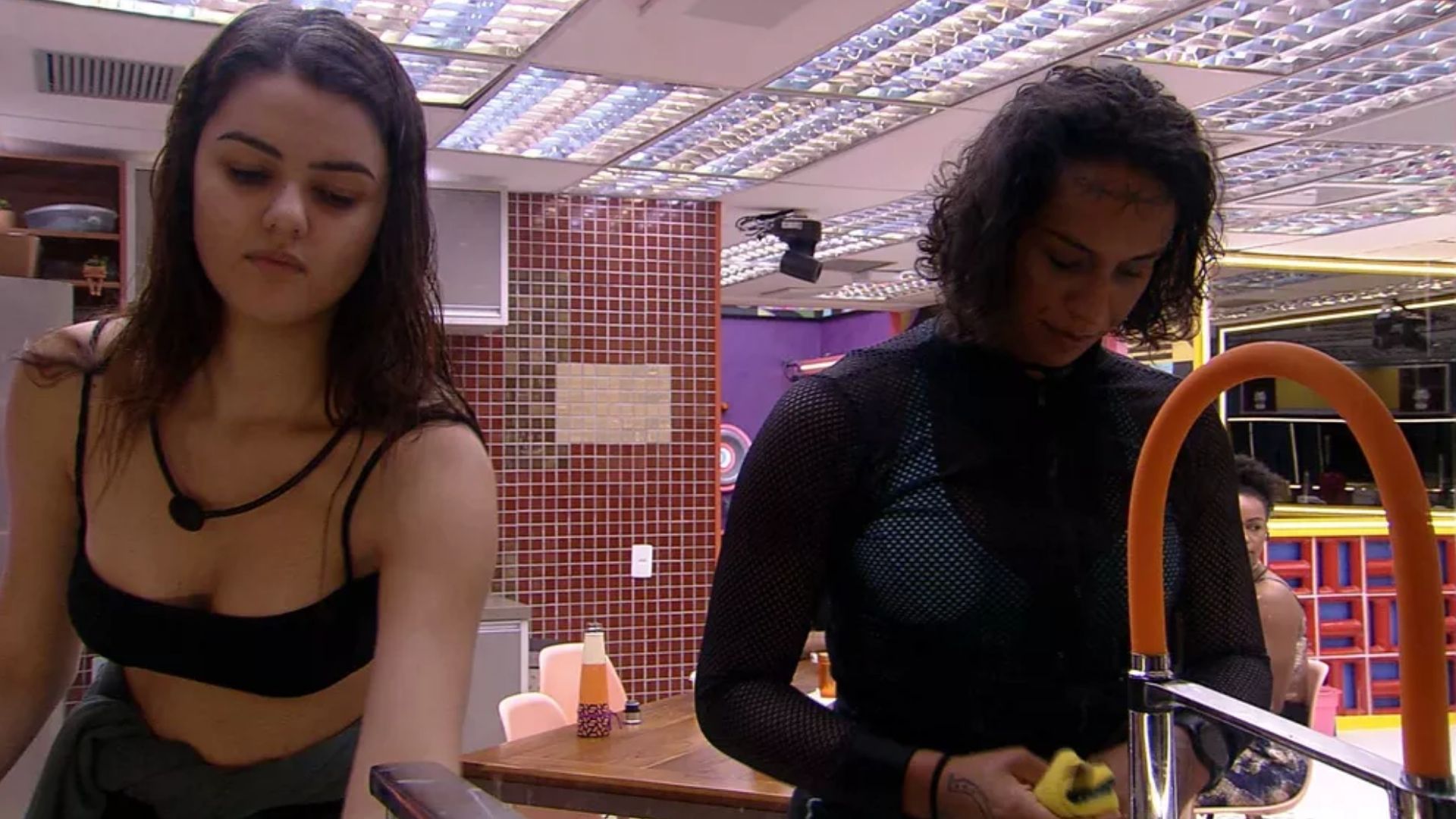 BBB22: Lina arma plano bomba com Eslô para paredão: “Quebra as pernas do Gustavo”