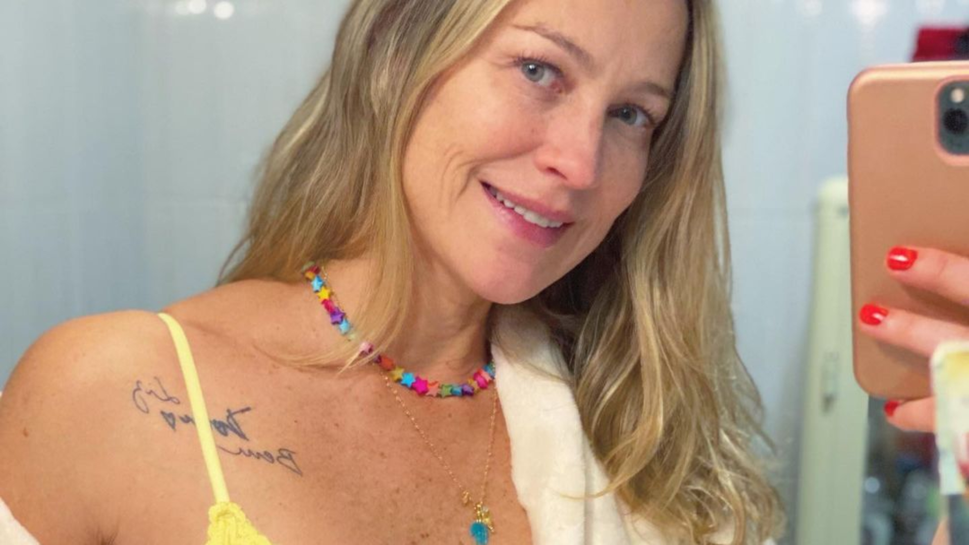 De lingerie, Luana Piovani abre o roupão e ostenta corpo poderoso: “Mãe tá on”