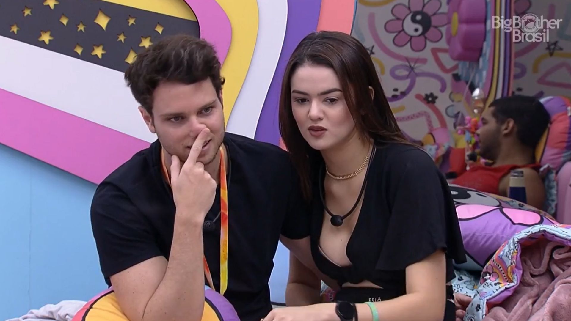 BBB22: Lucas cogita se mudar para quarto lollipop e Eslô reage: “Não vai não”