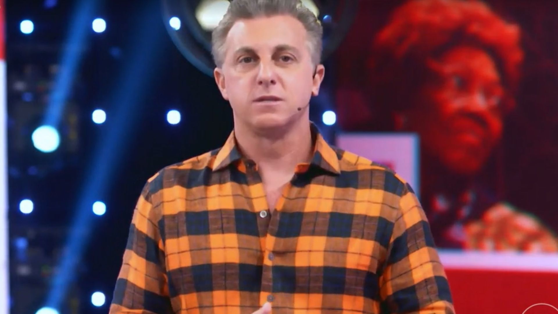 No ‘Domingão’, Luciano Huck contraria ‘chefão’ e manda recado para Tiago Abravanel