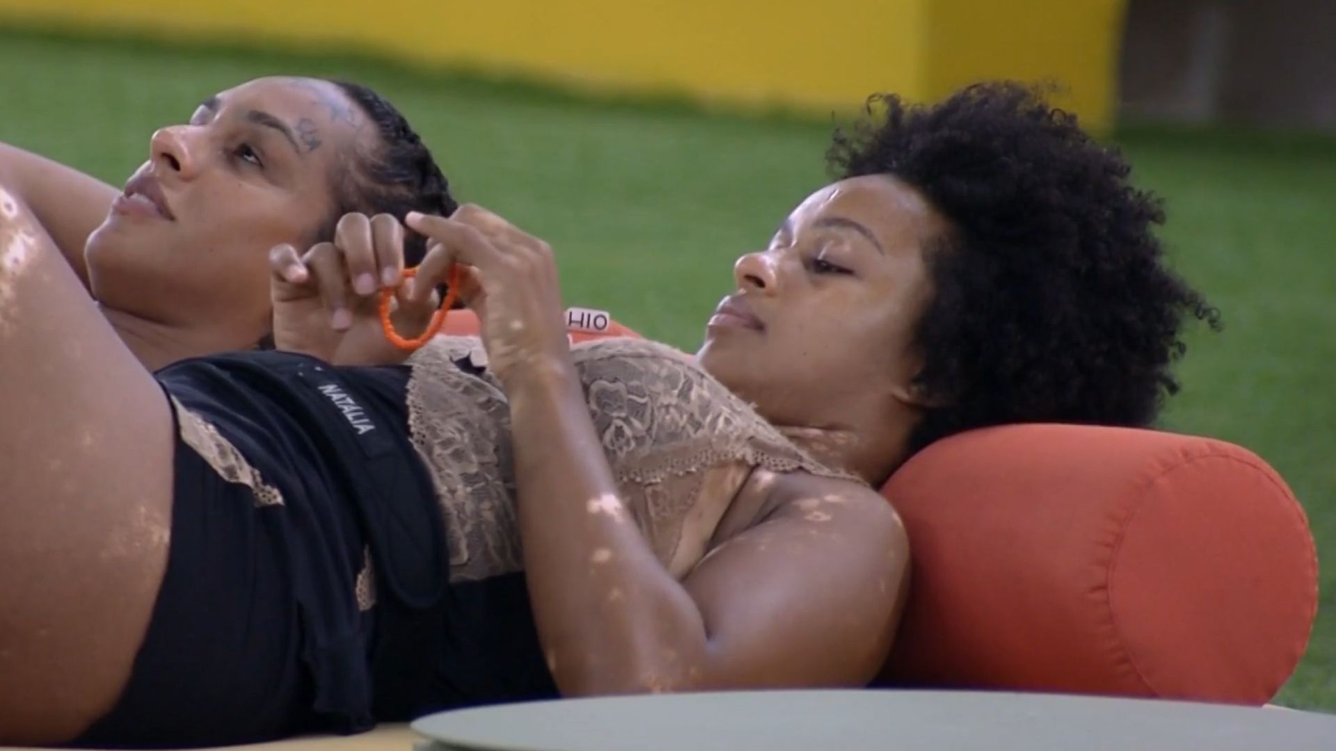 BBB22: Natália perde esperanças sobre dinâmica e lamenta com Lina: “Não vai”