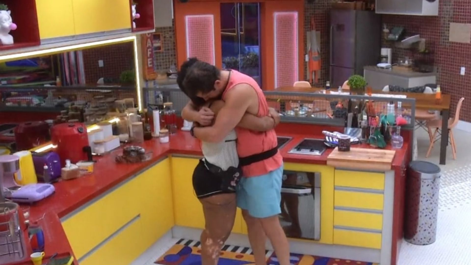 BBB22: Natália implora perdão de brother e se isola durante almoço: “Por ontem”