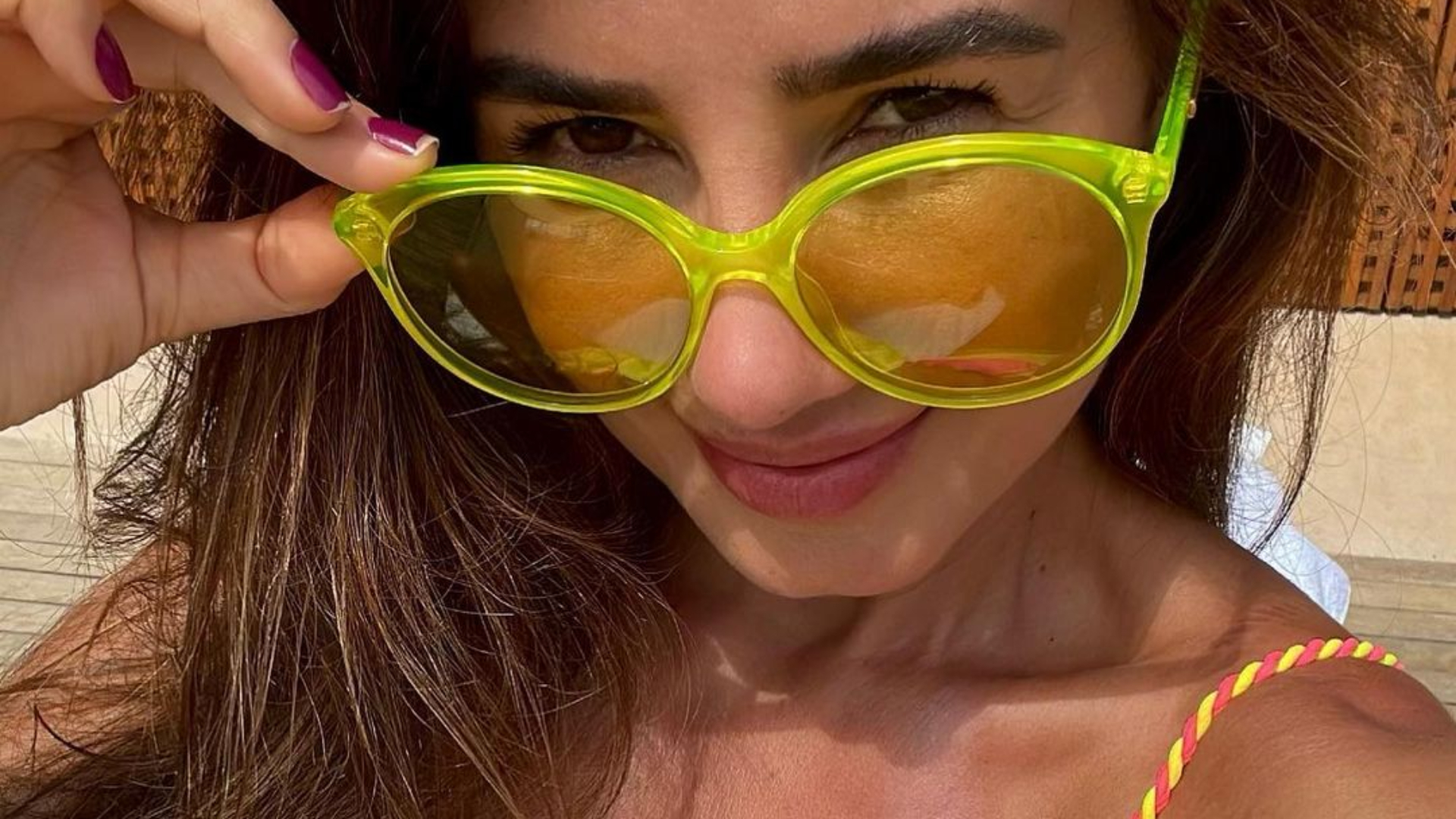 De biquíni, Paula Fernandes ostenta corpo de mocinha e impressiona: “Deusa”