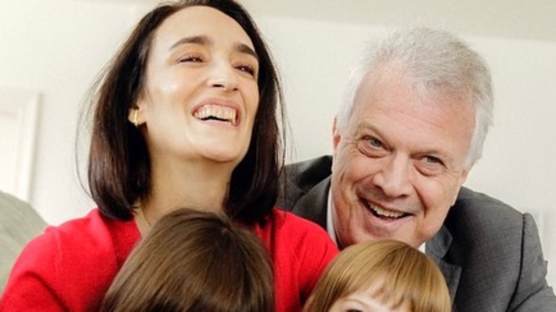 Pedro Bial ganha chamego da família e declaração da esposa: “Cara incrível”