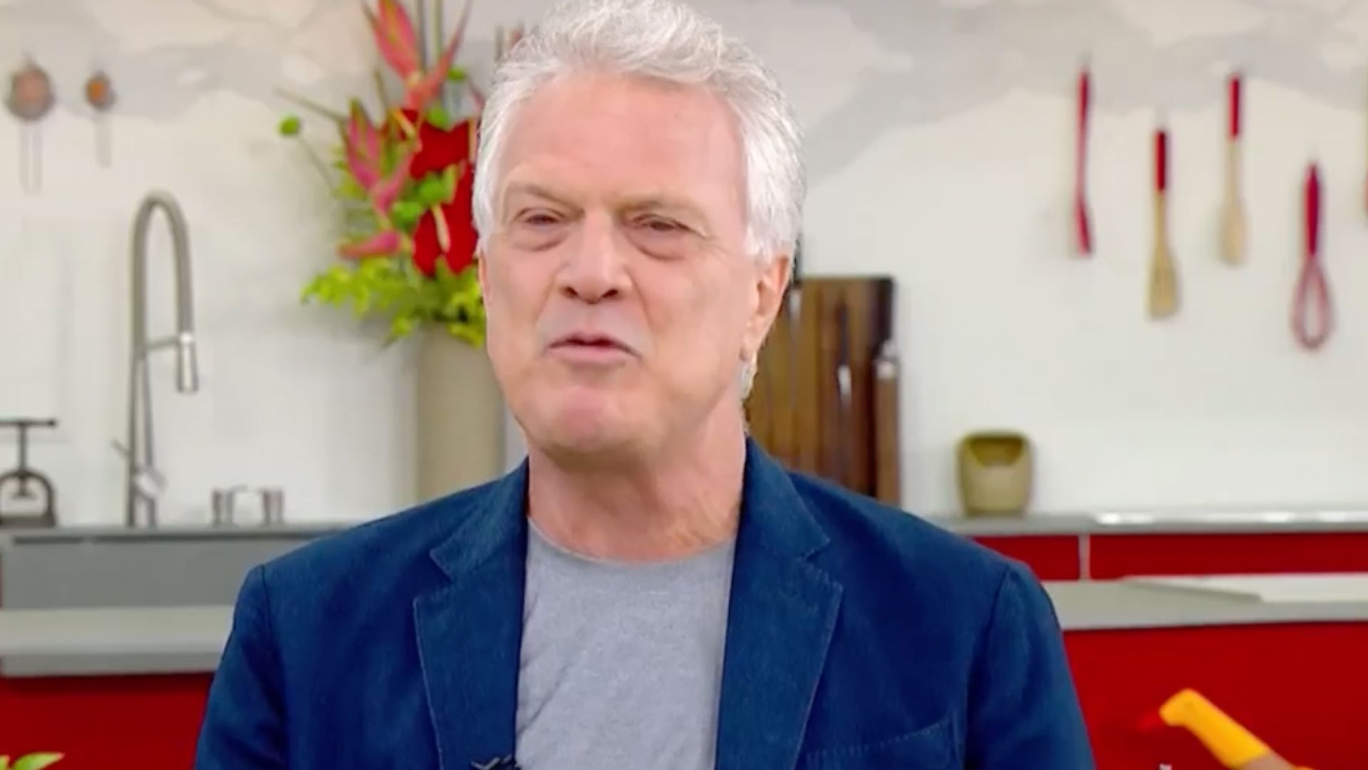 Pedro Bial mostra fotos raras com os 5 filhos em programa de TV: “Estou feliz”