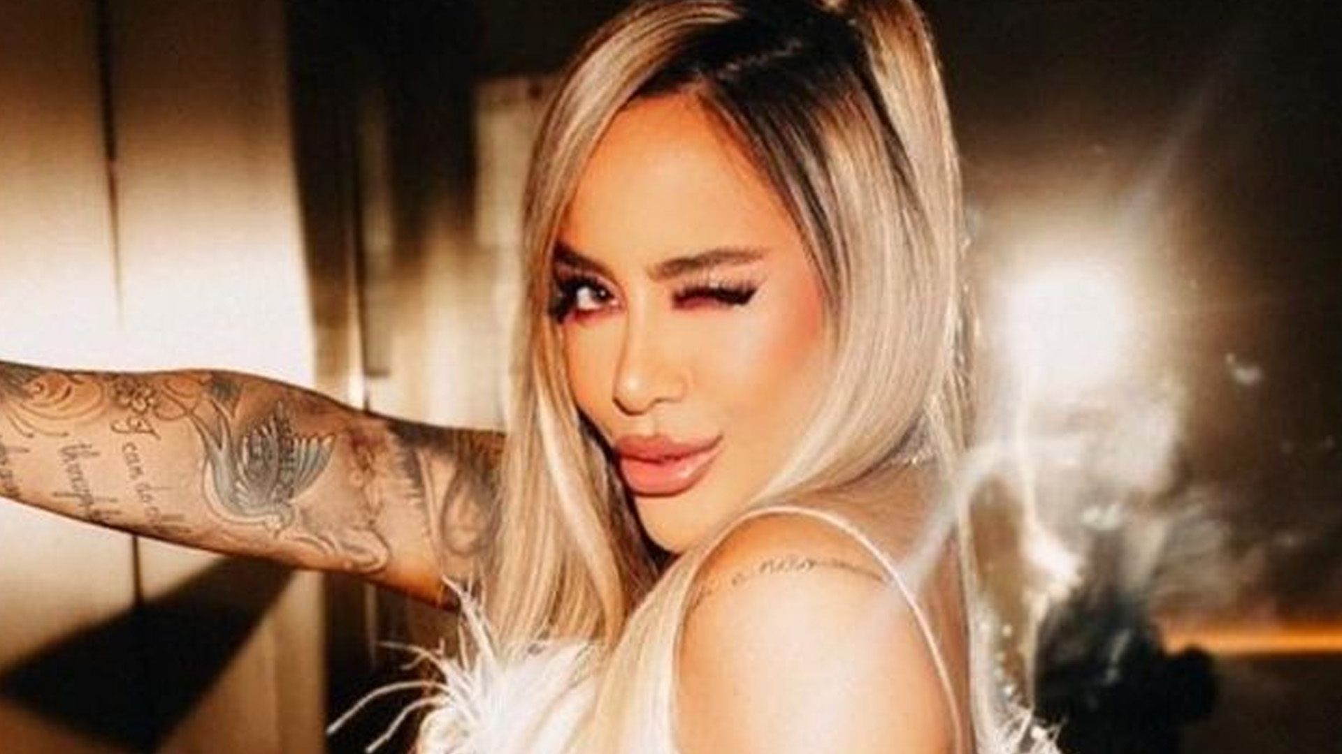 Irmã de Neymar, Rafaella Santos empina bumbum com calça transparente: “Linda demais”