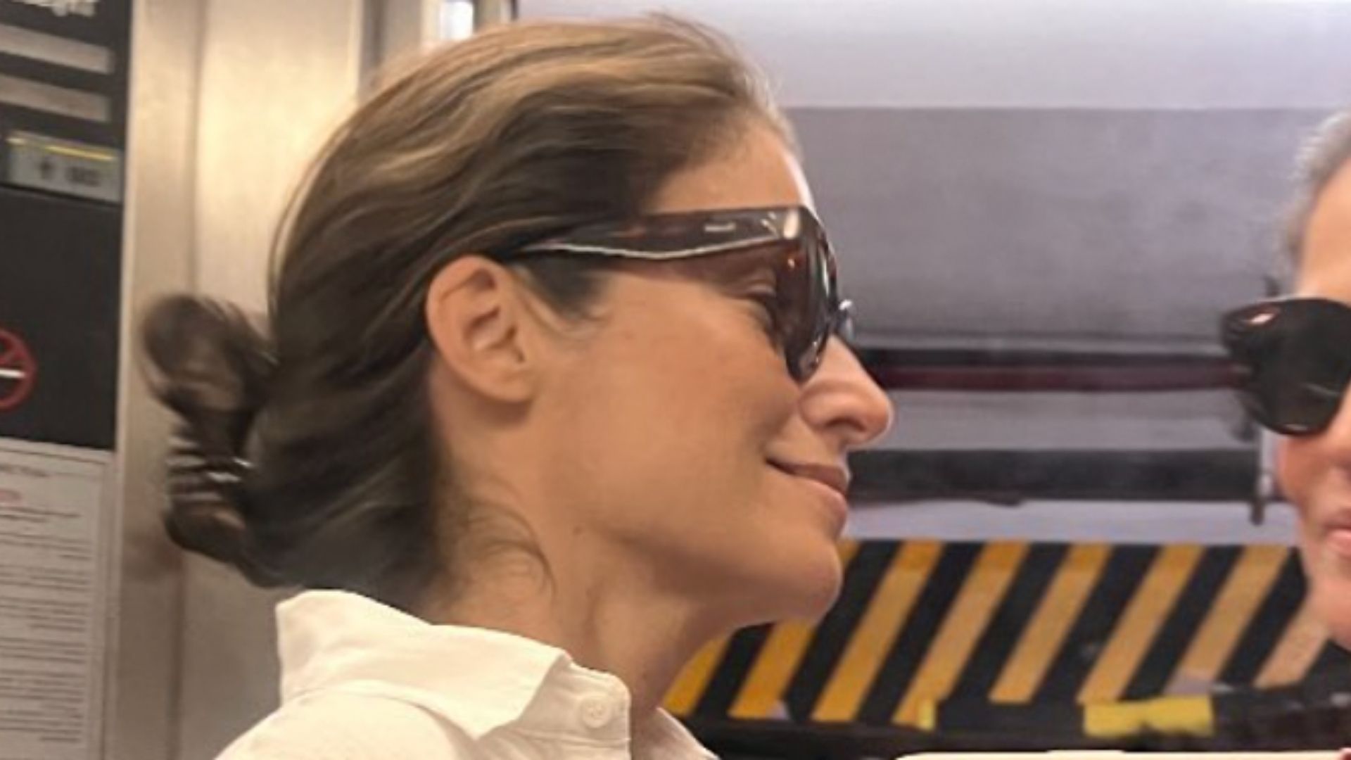 Renata Vasconcellos publica foto rara com a irmã gêmea e choca fãs: “Idênticas”