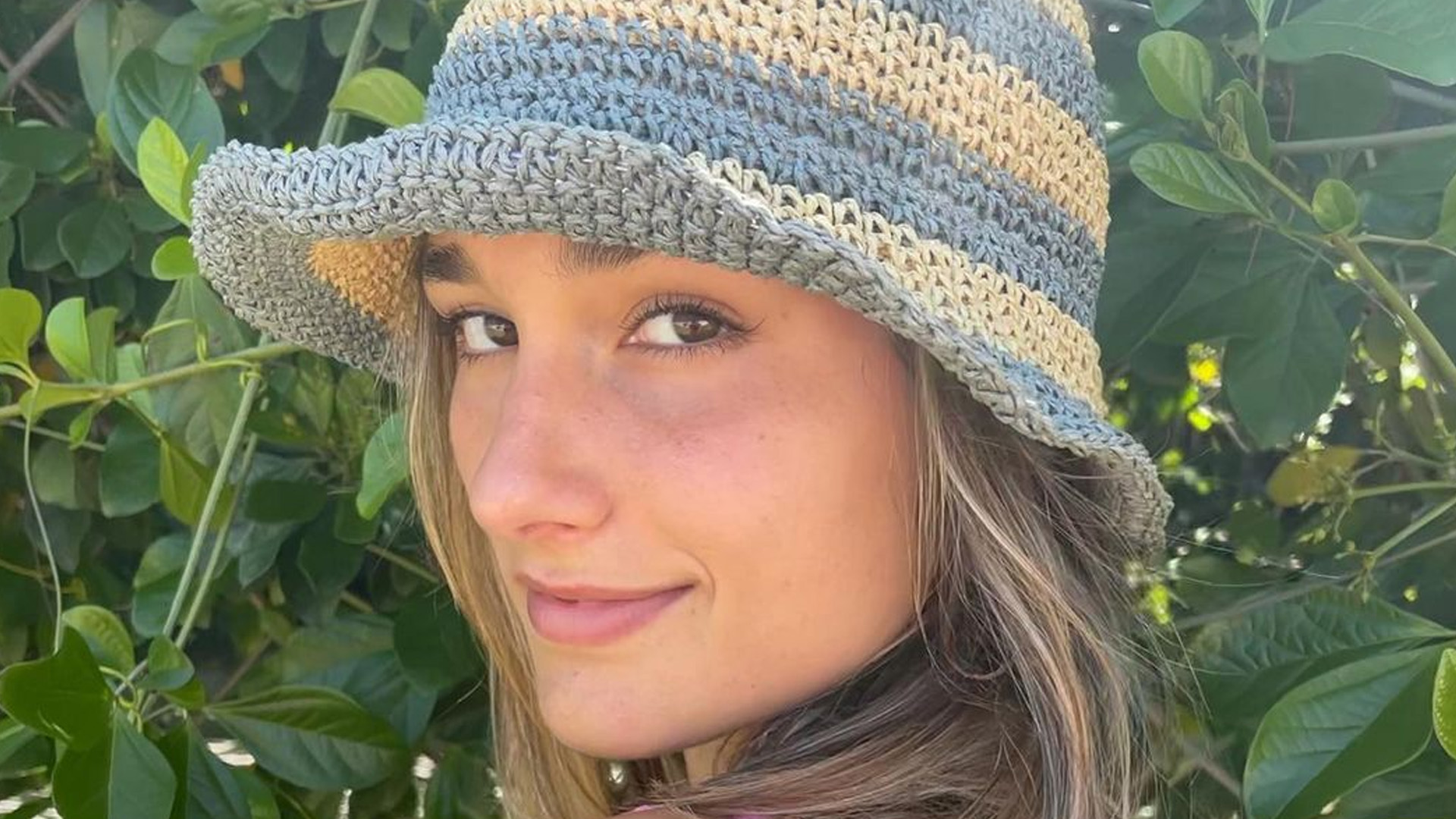 Sasha Meneghel abre intimidade e posa de biquíni em viagem com Xuxa: “Carnaval”