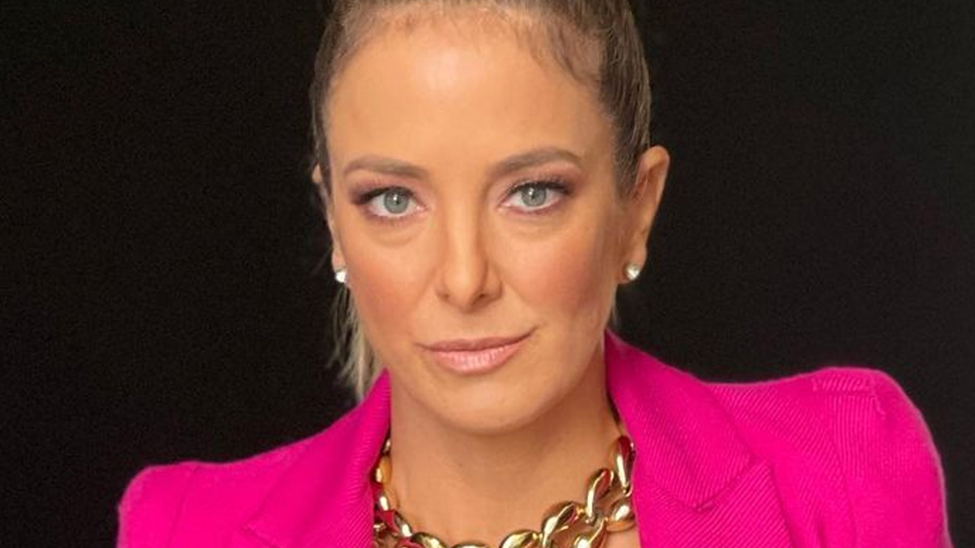 Ticiane Pinheiro mostra barriguinha sarada aos 45 anos: “Linda e moderna”