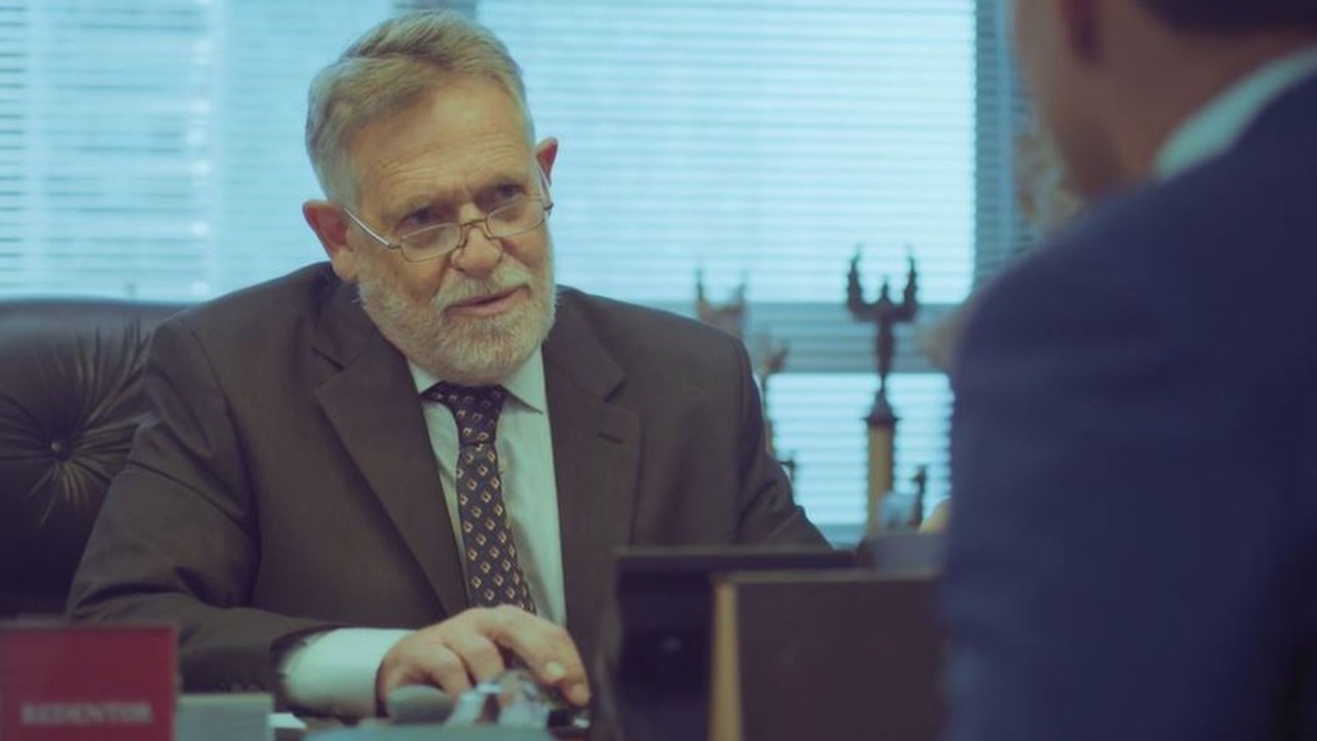 Um Lugar ao Sol: Santiago chuta Renato da empresa; veja resumo do capítulo de 18 de março