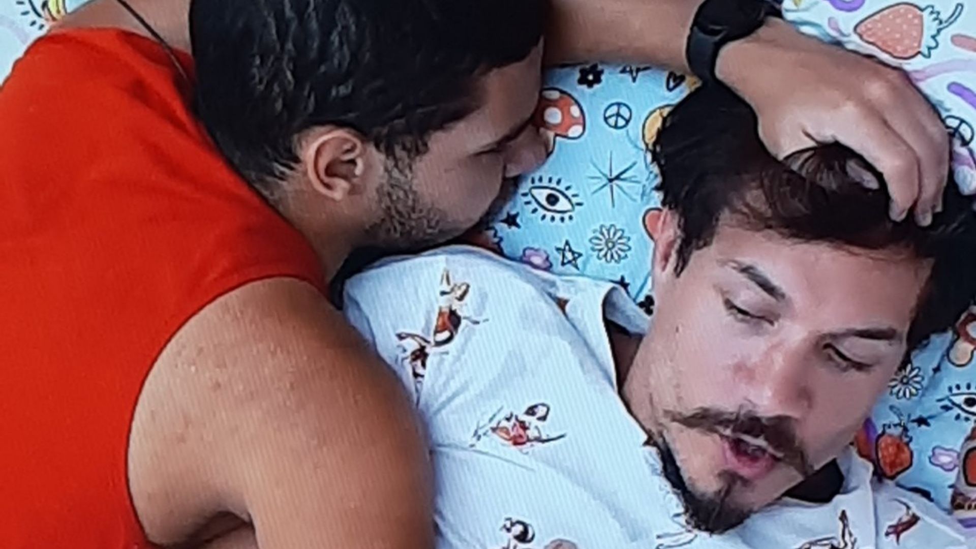 BBB22: Vyni choca Eliezer com proposta ousada: “Por que a gente não pode?”